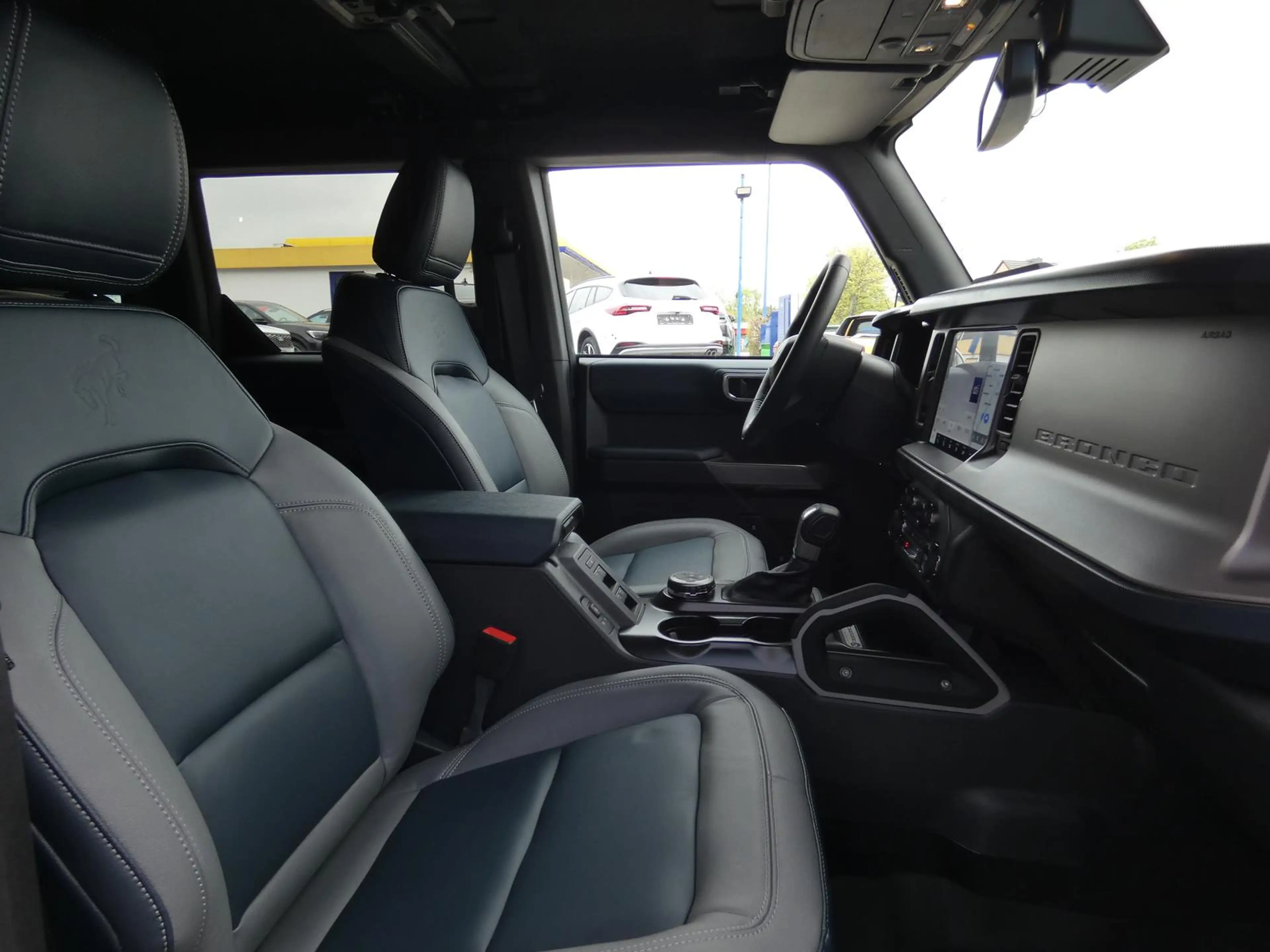 Ford Bronco V6 2.7L Outer Banks 4x4 AUTOMATIK — photo 12