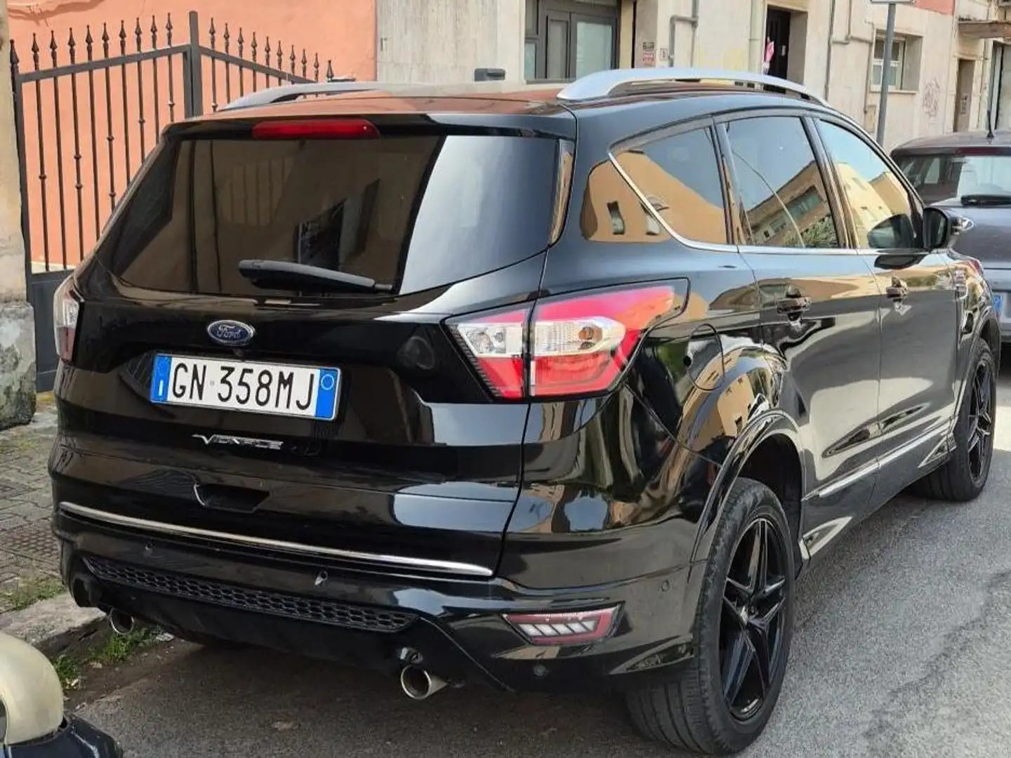 Ford Kuga Vignale 180cv AWD Powershift Nero - 2
