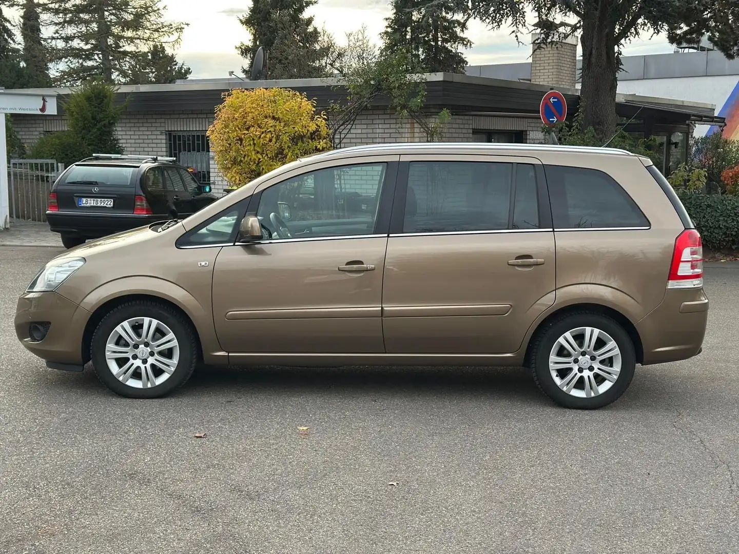 Opel Zafira B Family Plus 1.8 Xenon PDC Klima SHZ - 2