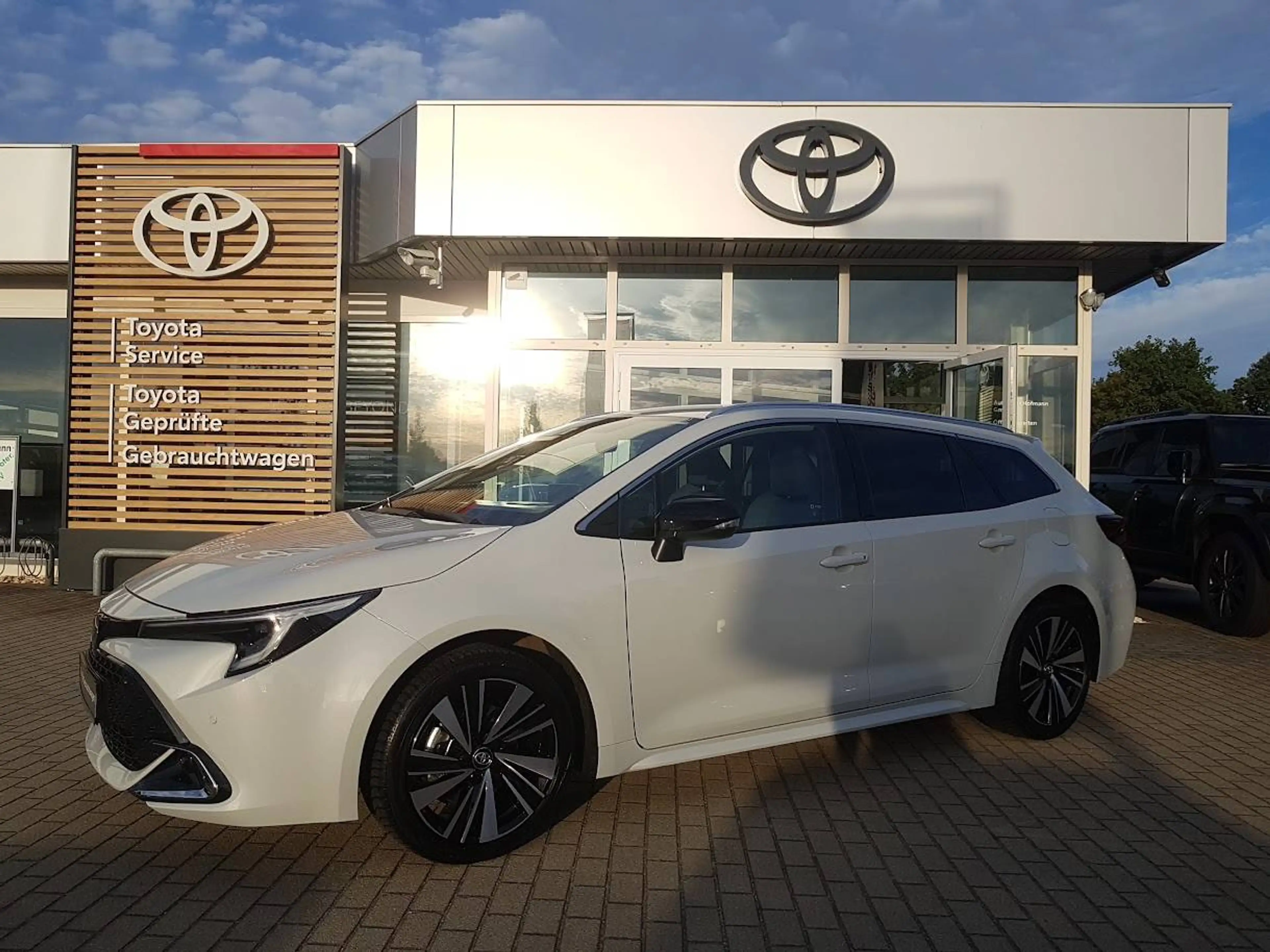 Toyota Corolla 2.0 Hybrid  - Teamplayer - mit Technik-Paket, auf Ganzjahresreifen
