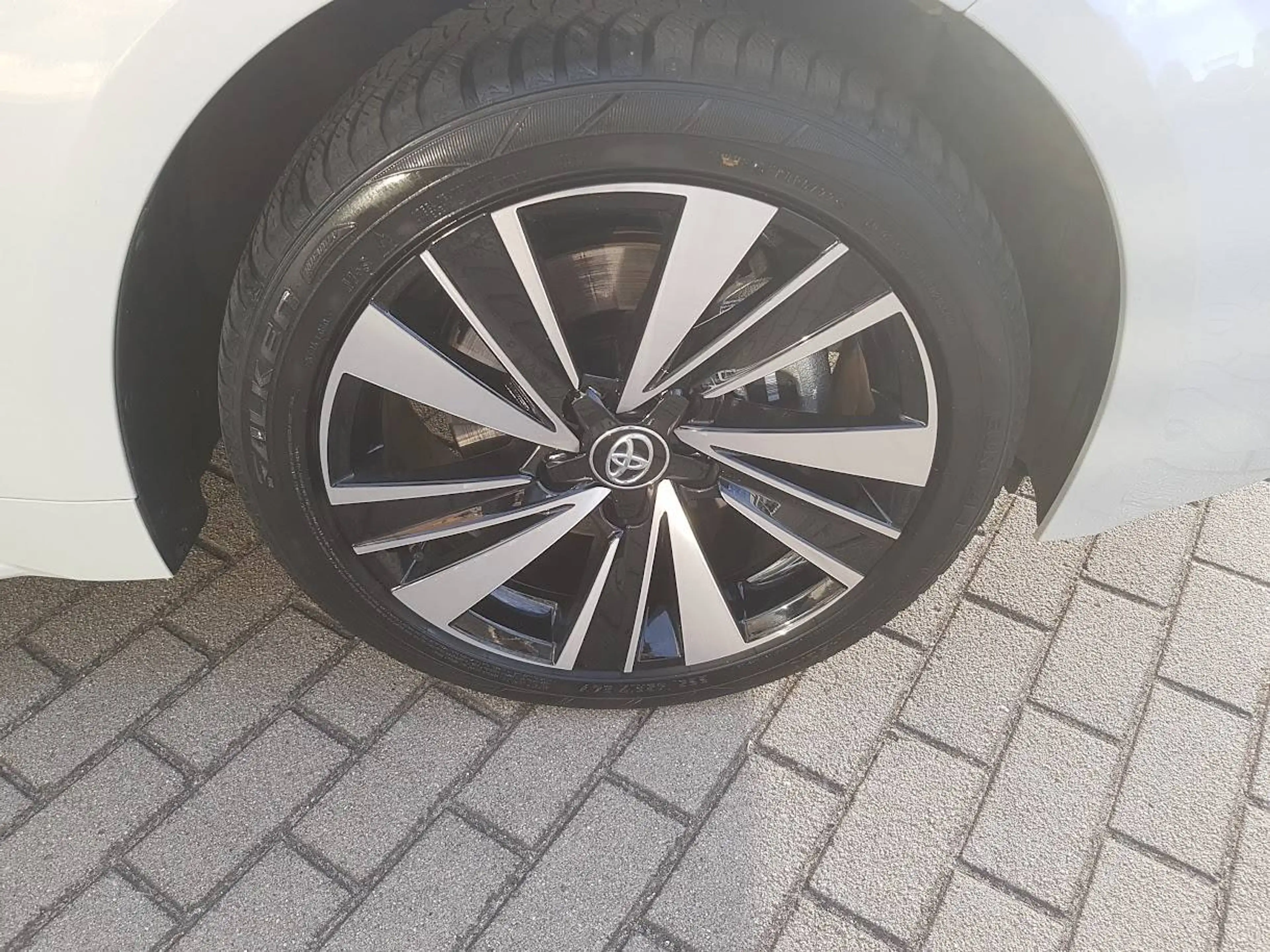 Toyota Corolla 2.0 Hybrid  - Teamplayer - mit Technik-Paket, auf Ganzjahresreifen — photo 5