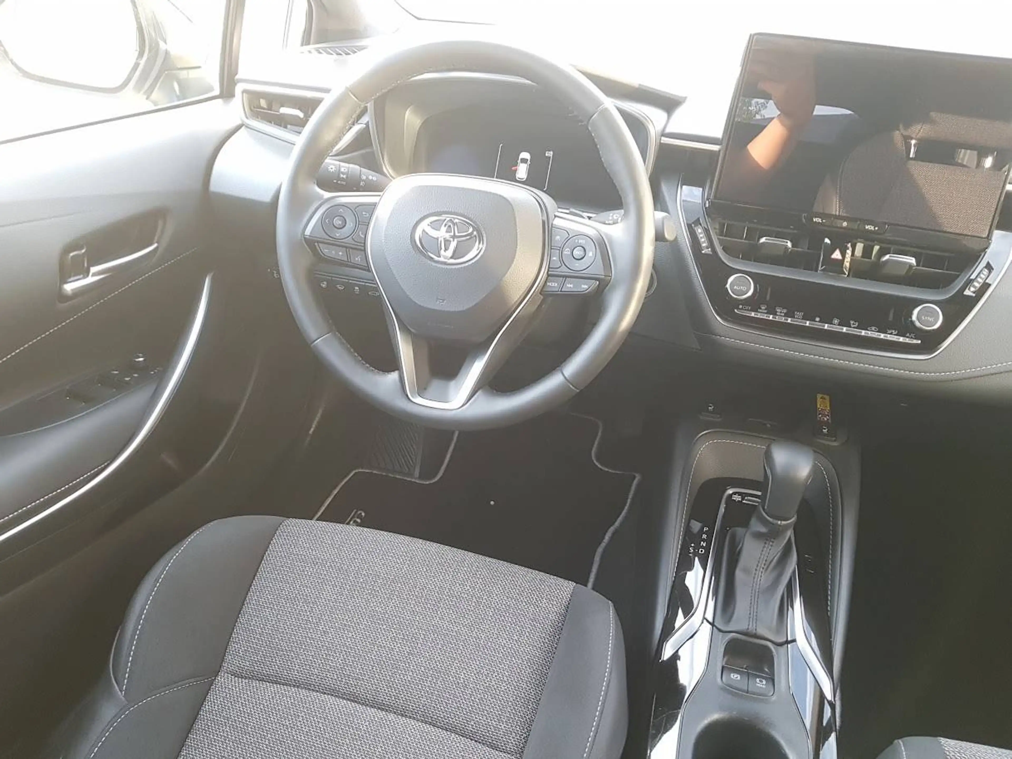 Toyota Corolla 2.0 Hybrid  - Teamplayer - mit Technik-Paket, auf Ganzjahresreifen — photo 10