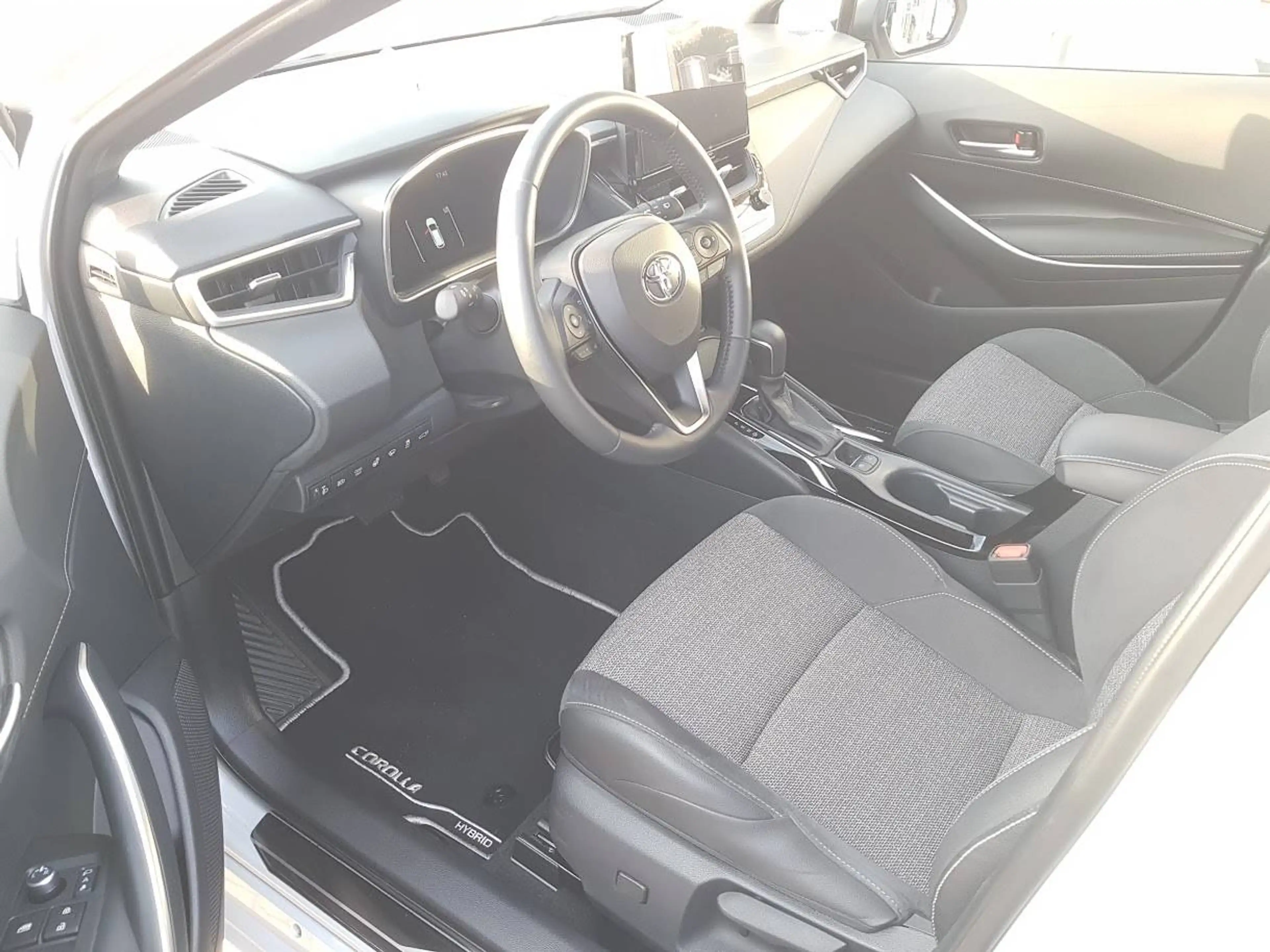 Toyota Corolla 2.0 Hybrid  - Teamplayer - mit Technik-Paket, auf Ganzjahresreifen — photo 12