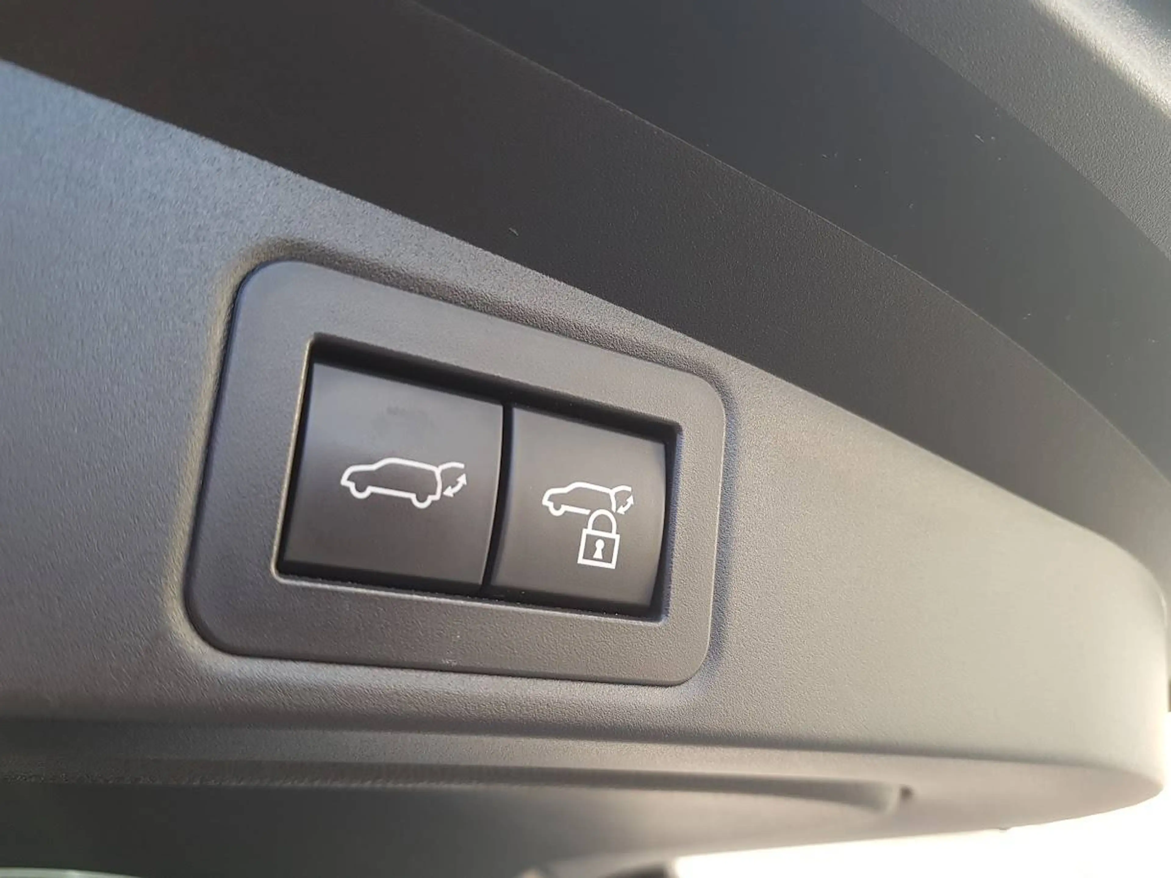 Toyota Corolla 2.0 Hybrid  - Teamplayer - mit Technik-Paket, auf Ganzjahresreifen — photo 8