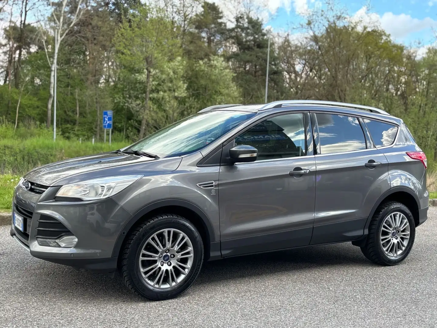 Ford Kuga 2.0 TDCI 140 CV 4WD Powershift Titanium Grigio - 2