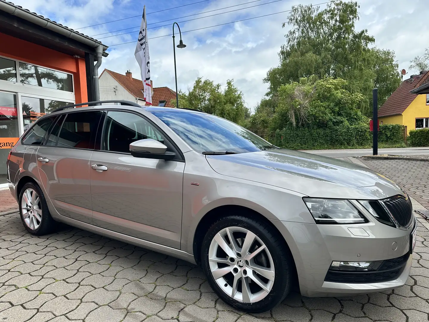 Skoda Octavia Drive * DAB * Aus 1.Hand * Mit Garantie * Beige - 1