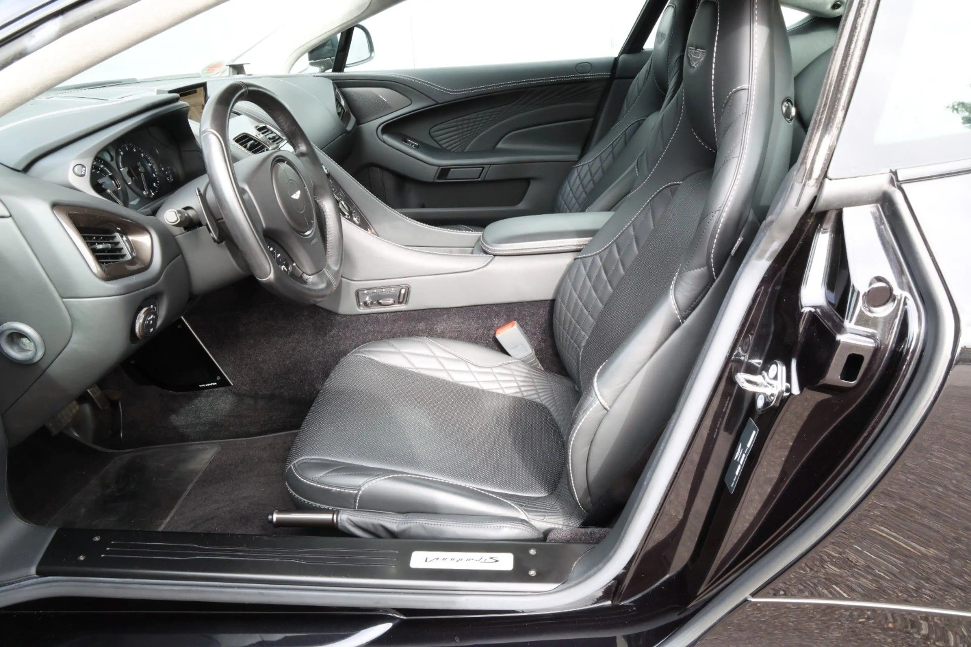 Aston Martin Vanquish S, wenig KM, Scheckheftgepflegt — photo 3