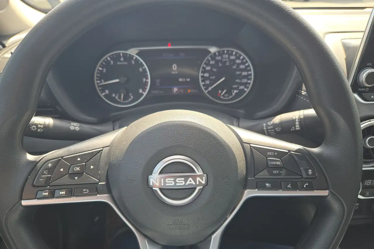 Nissan Sentra снимка Nissan Sentra