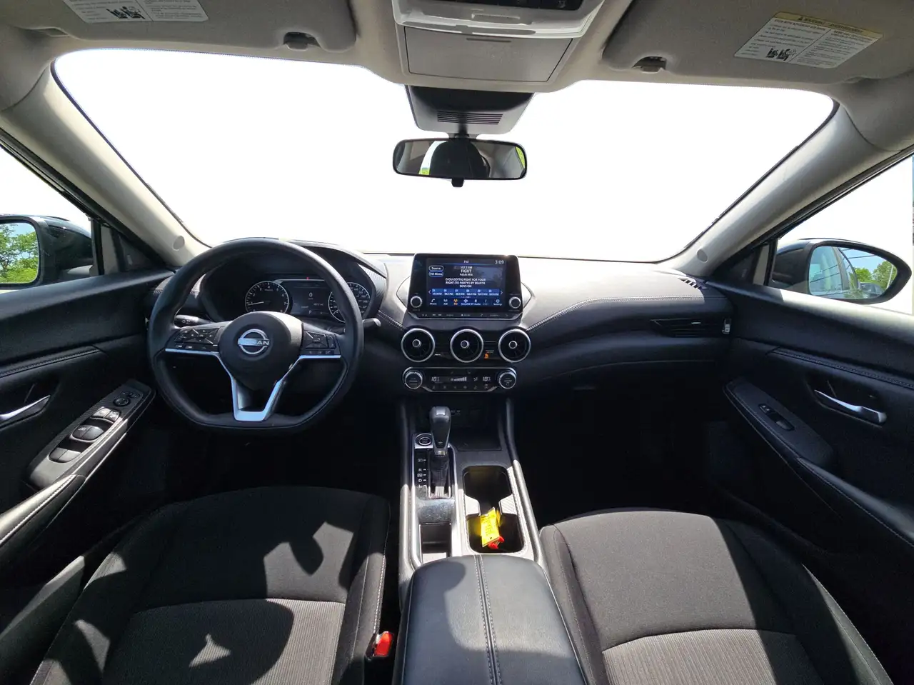 Nissan Sentra снимка Nissan Sentra