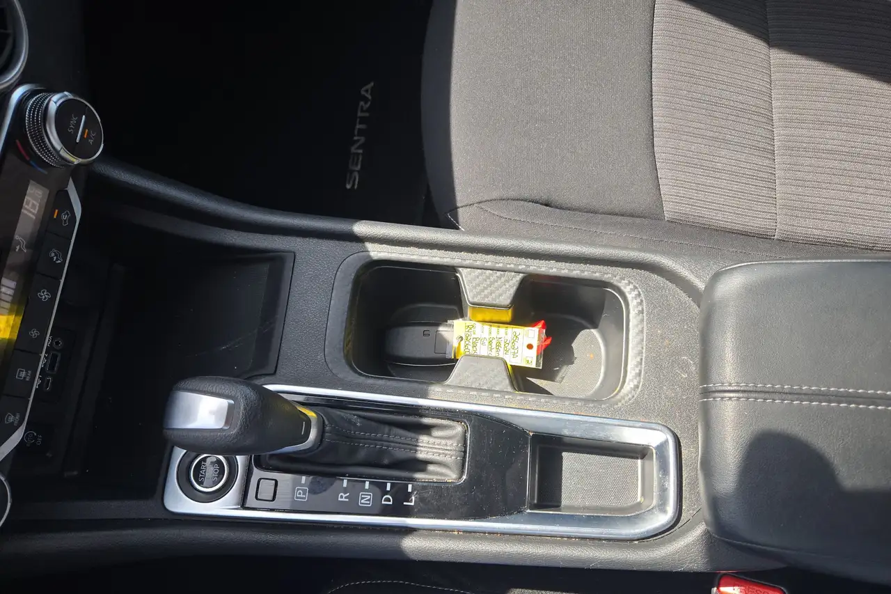 Nissan Sentra снимка Nissan Sentra