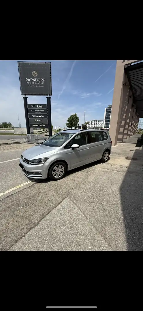 Volkswagen Touran 2,0 TDI SCR DSG - 2