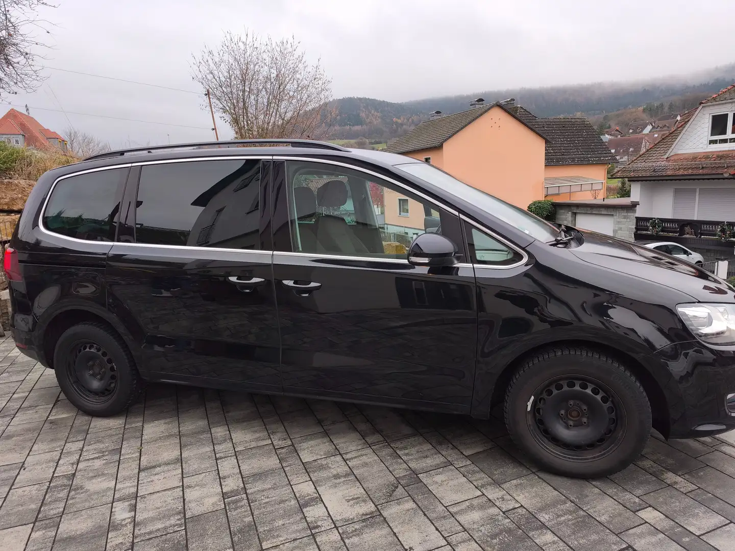 Volkswagen Sharan 2.0 TDI DSG BlueMotio Highline Schwarz - 2