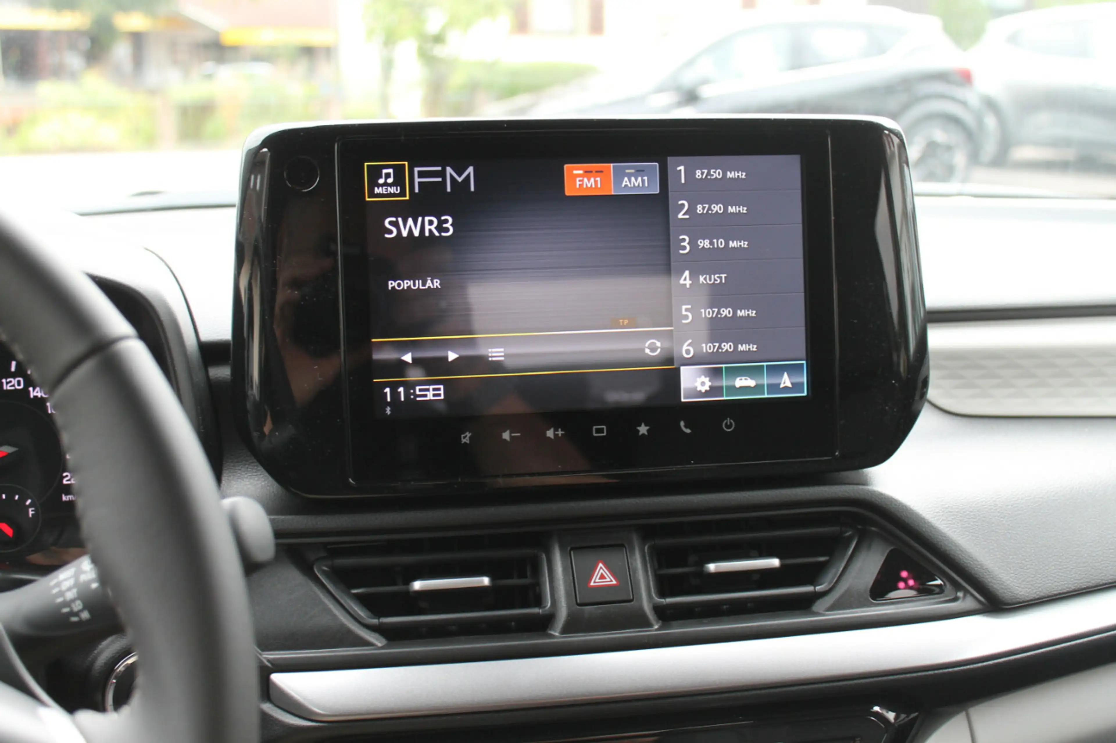 Suzuki Swift 1.2 Comfort+ Hybrid — photo 6
