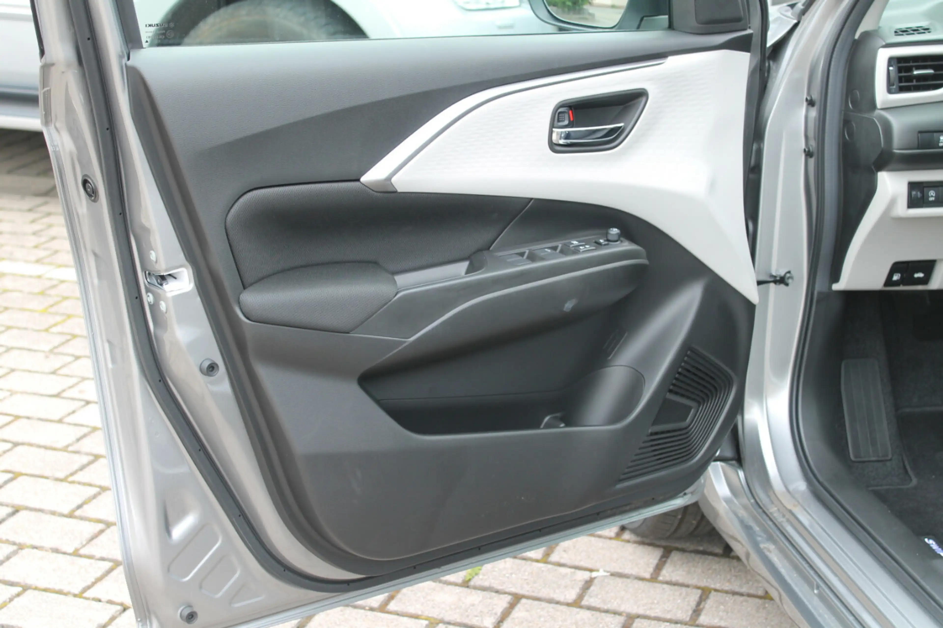 Suzuki Swift 1.2 Comfort+ Hybrid — photo 8