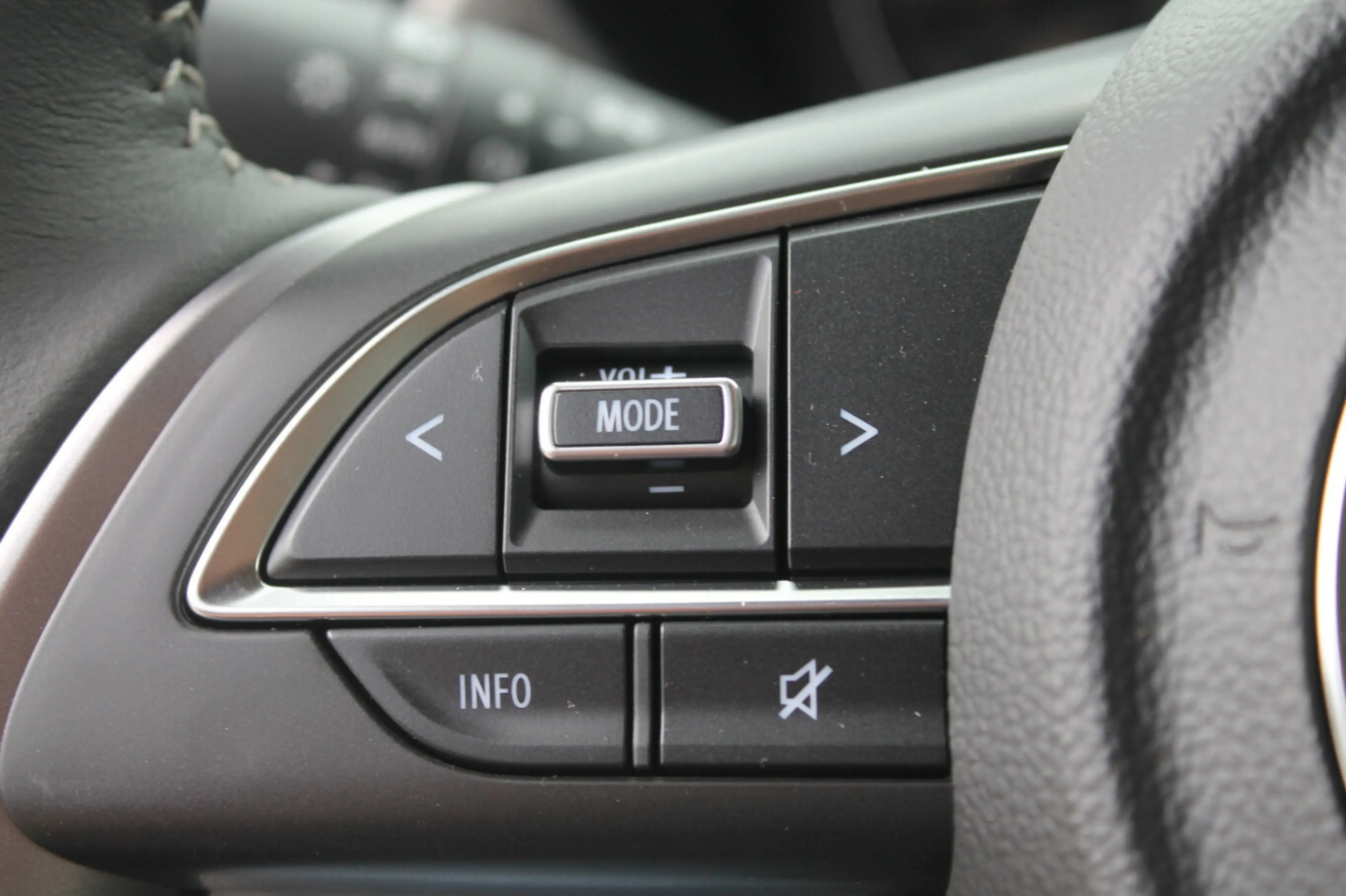Suzuki Swift 1.2 Comfort+ Hybrid — photo 13