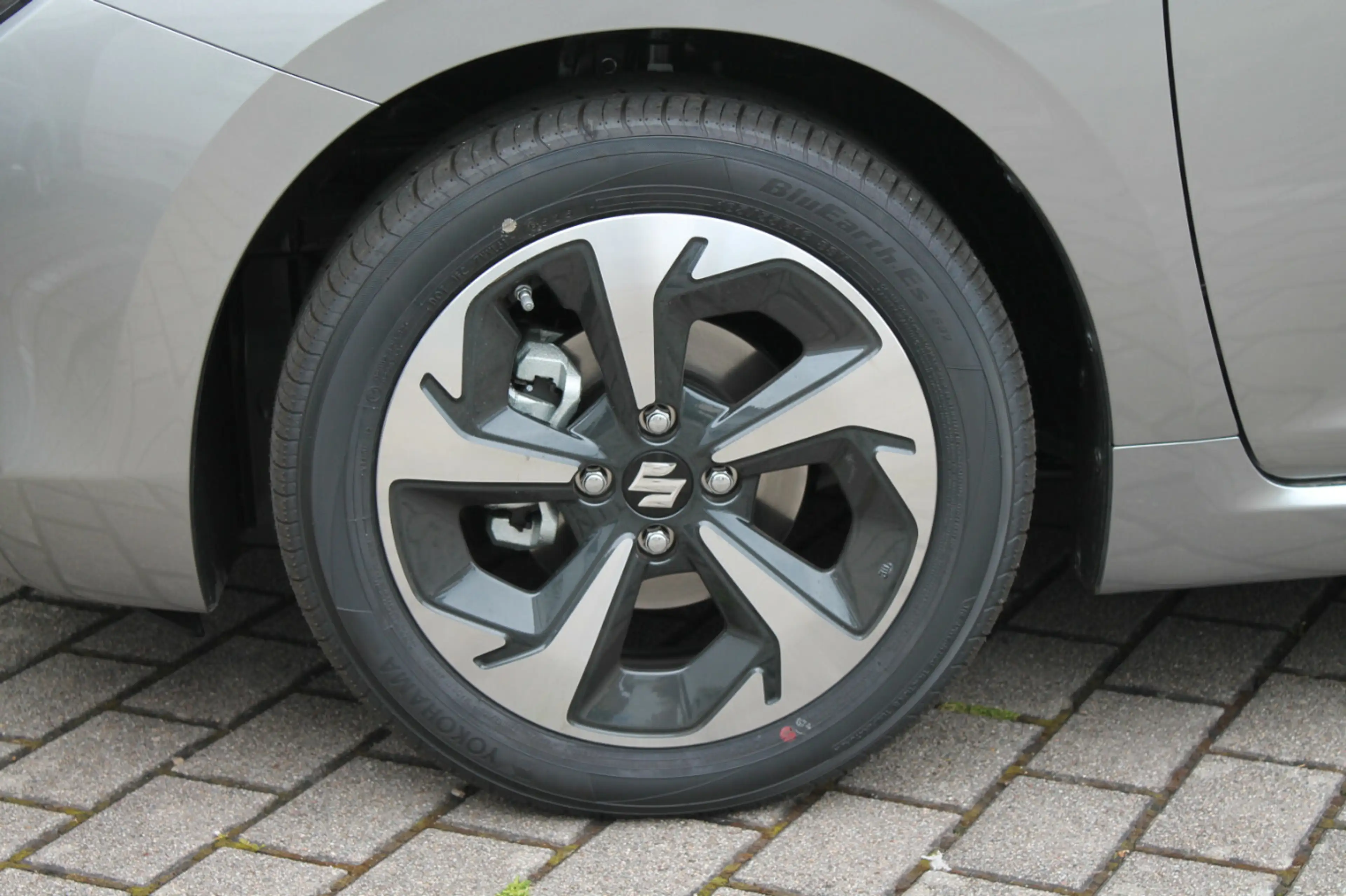 Suzuki Swift 1.2 Comfort+ Hybrid — photo 4