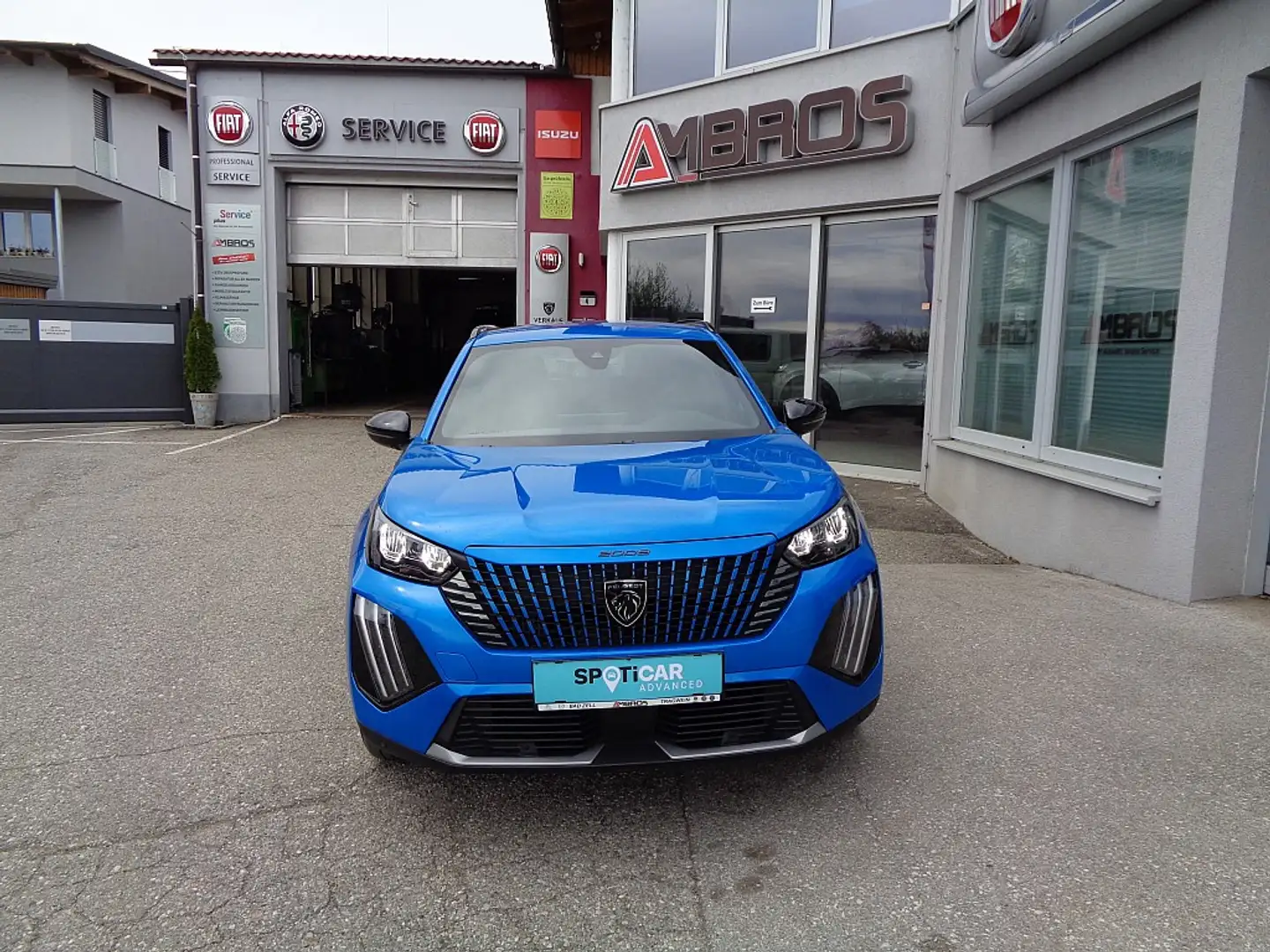 Peugeot 2008 PureTech 130 S&S Allure EAT8 Blau - 1