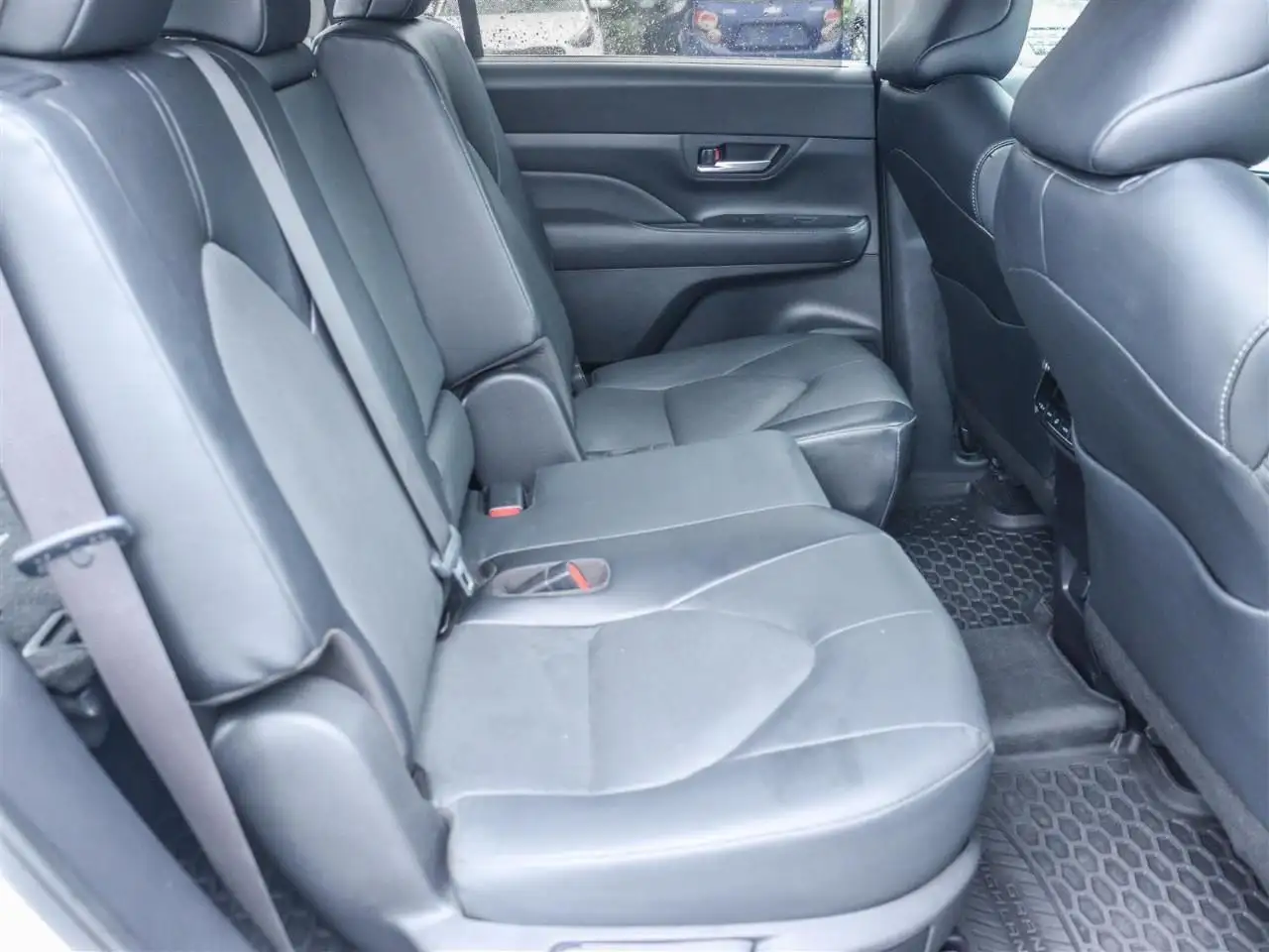 Toyota Grand Highlander снимка Toyota Grand Highlander