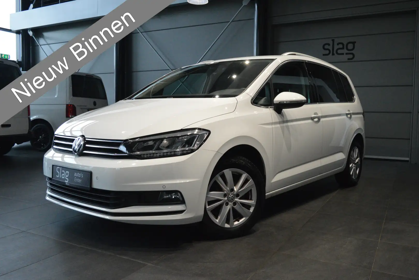 Volkswagen Touran 1.5 TSI Highline navi clima cruise led pdc 150 pk Wit - 1