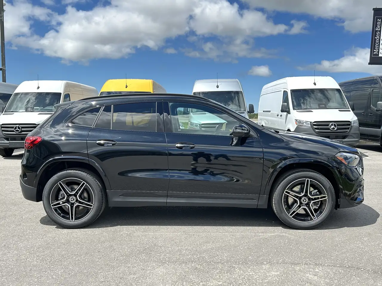 Mercedes-Benz GLA снимка Mercedes-Benz GLA