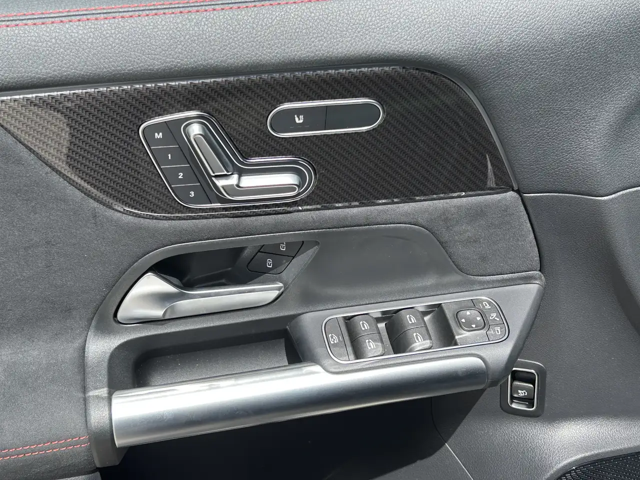 Mercedes-Benz GLA снимка Mercedes-Benz GLA
