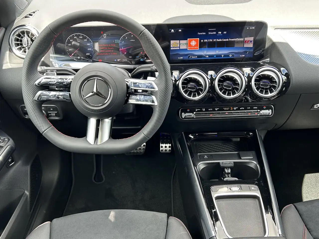 Mercedes-Benz GLA снимка Mercedes-Benz GLA