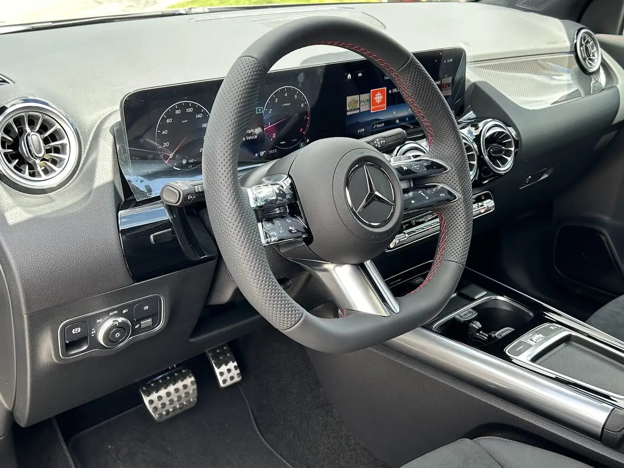 Mercedes-Benz GLA снимка Mercedes-Benz GLA