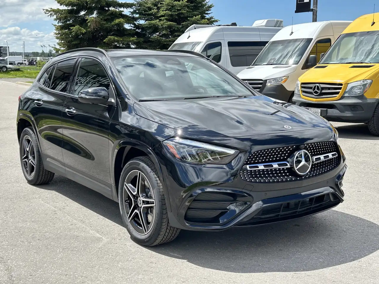 Mercedes-Benz GLA снимка Mercedes-Benz GLA