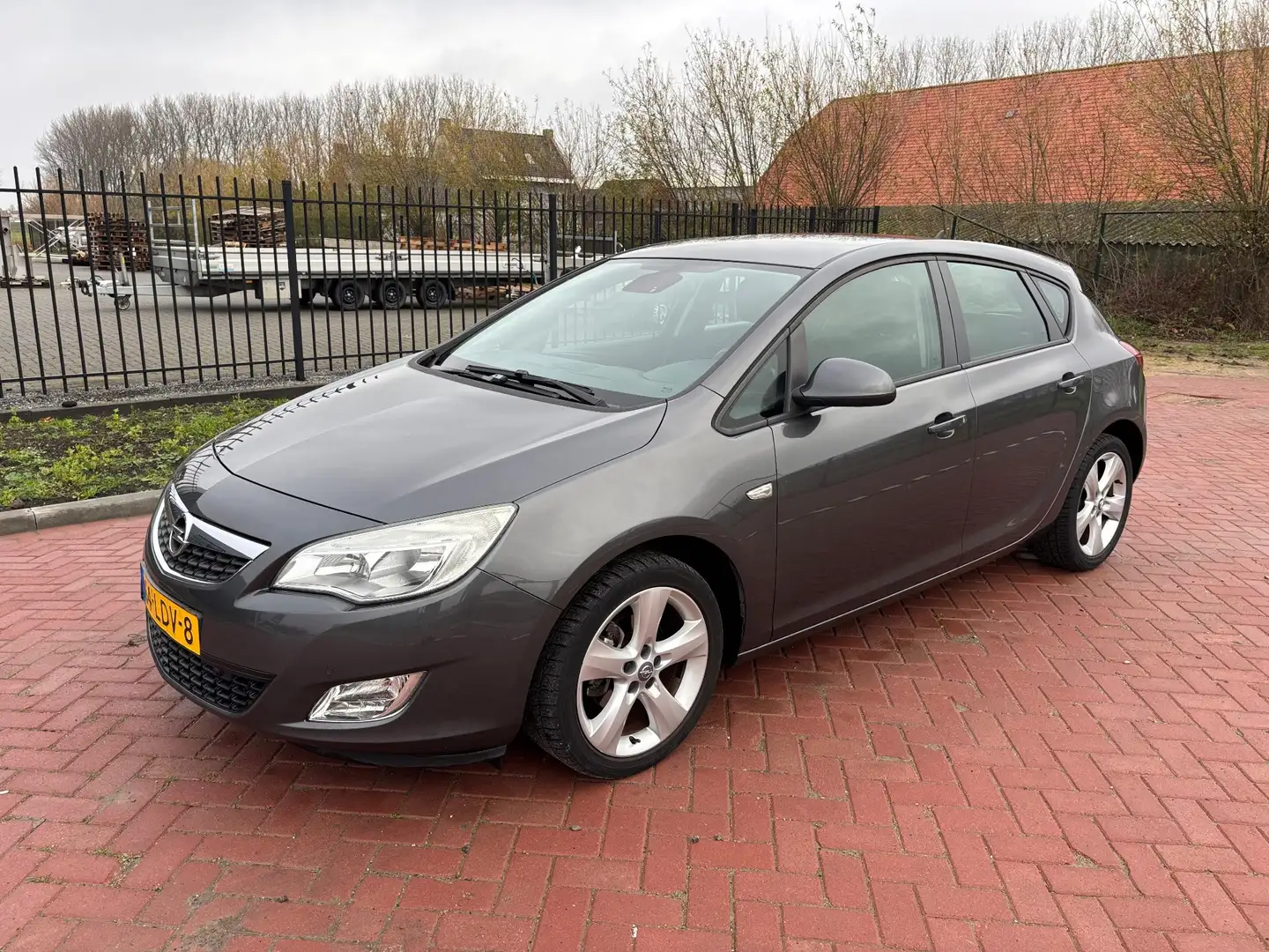 Opel Astra 1.6 Edition Grijs - 1