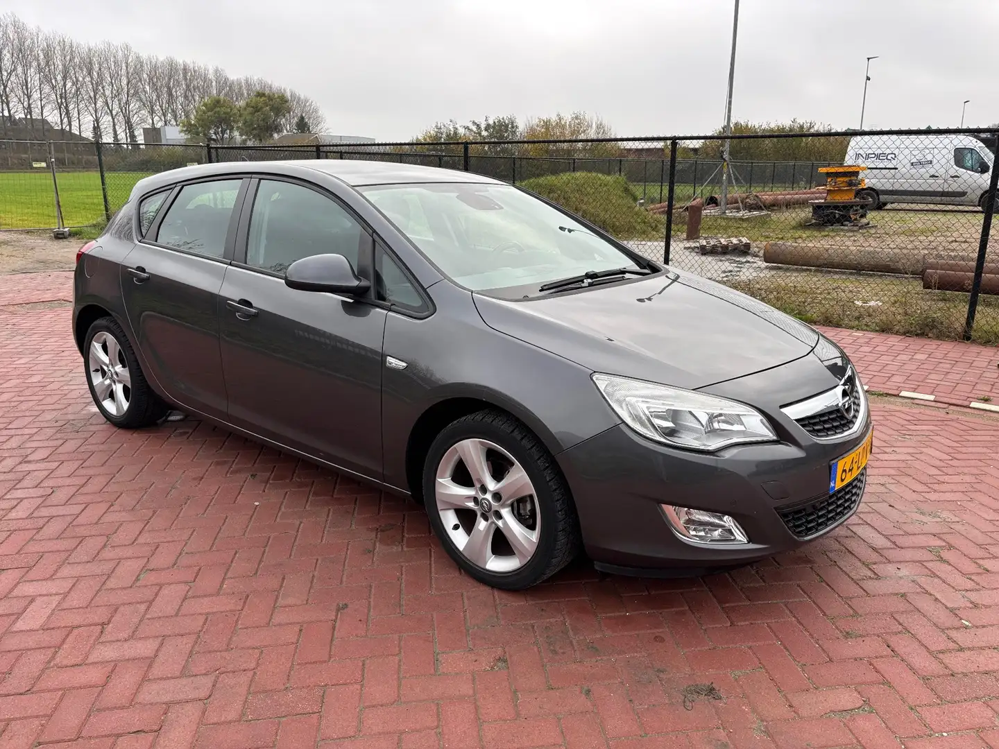 Opel Astra 1.6 Edition Grijs - 2