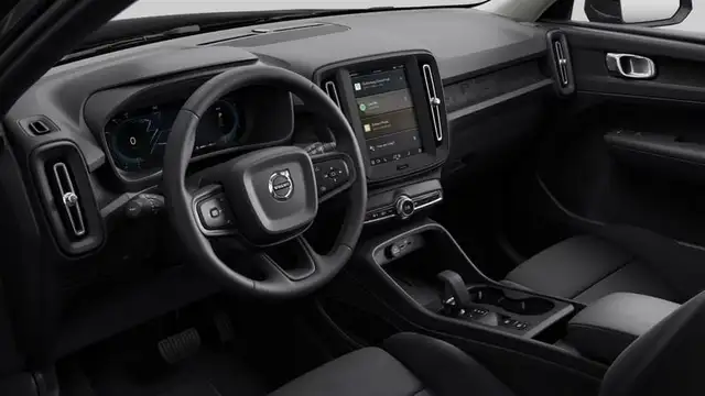 Volvo XC40 view 5