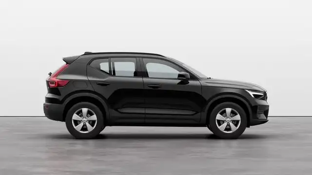 Volvo XC40 view 3