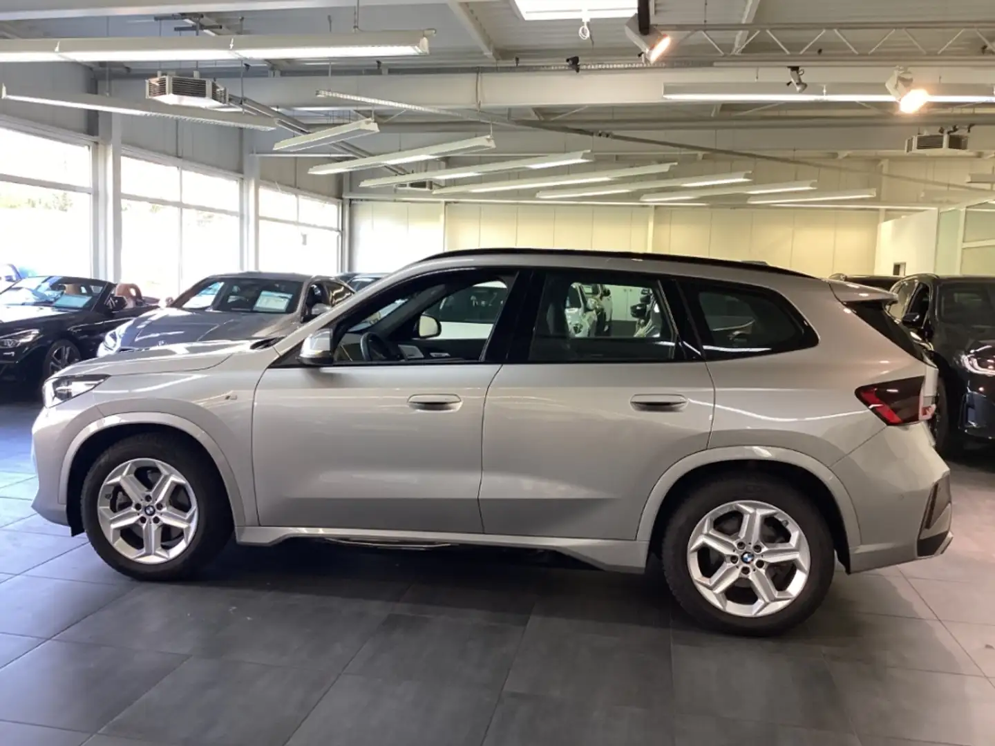 BMW X1 xDrive23d M Sport H/K Aktivsitz Memory PA DA+ ad.M Argent - 2