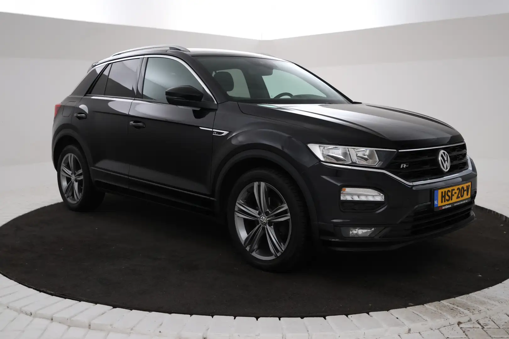 Volkswagen T-Roc 1.6 TDI Style Business R-Line, Cruise Control, App Zwart - 2