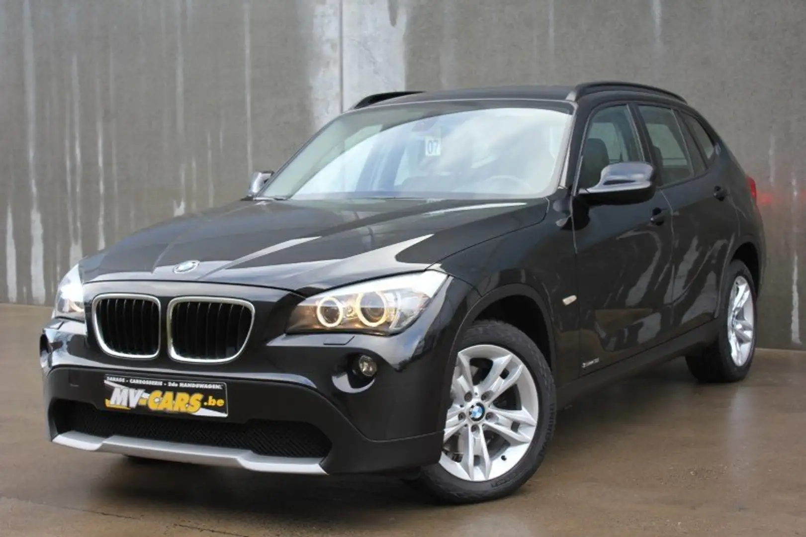 BMW X1 X1 sDrive18i Aut./Xenon/Cruise control... Zwart - 2