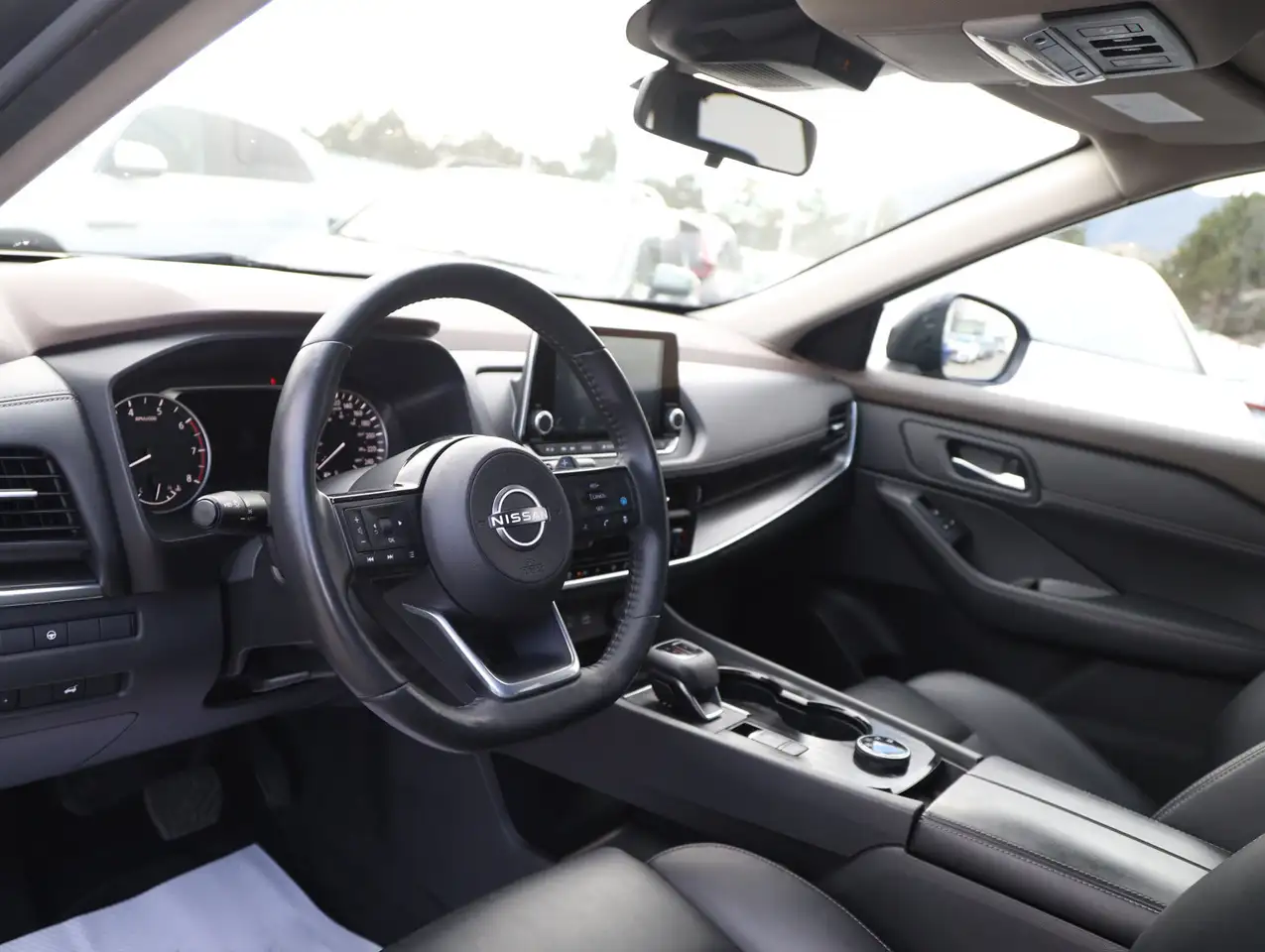 Nissan Rogue снимка Nissan Rogue