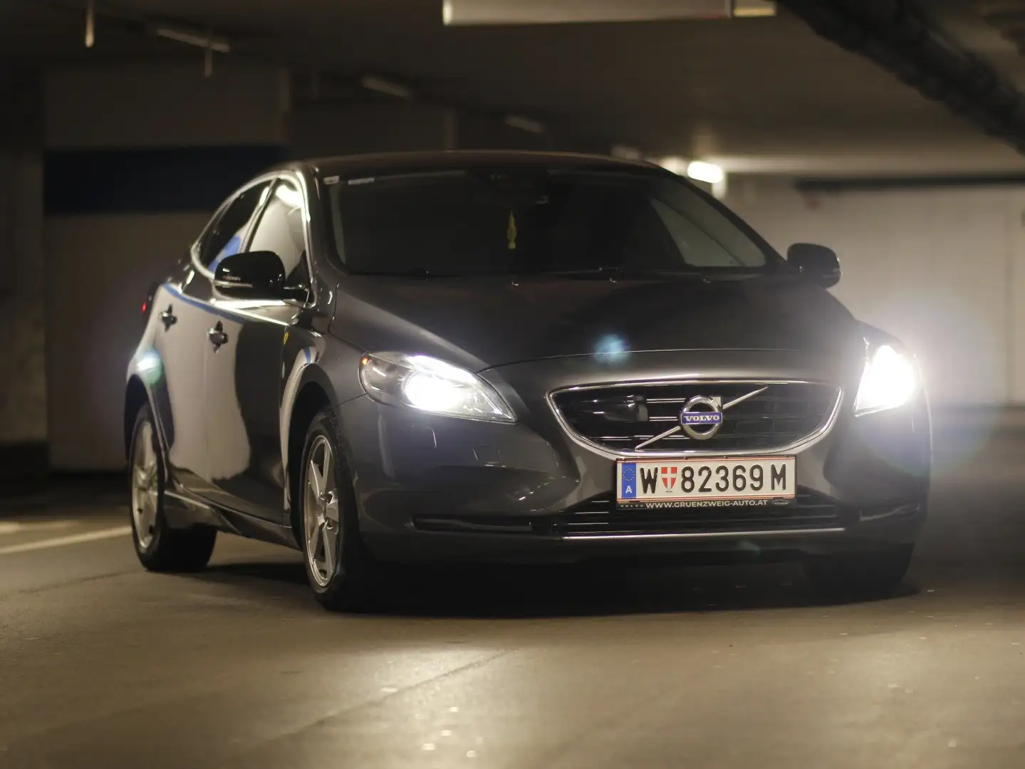 Volvo V40 T5 Geartronic Summum Gris - 1