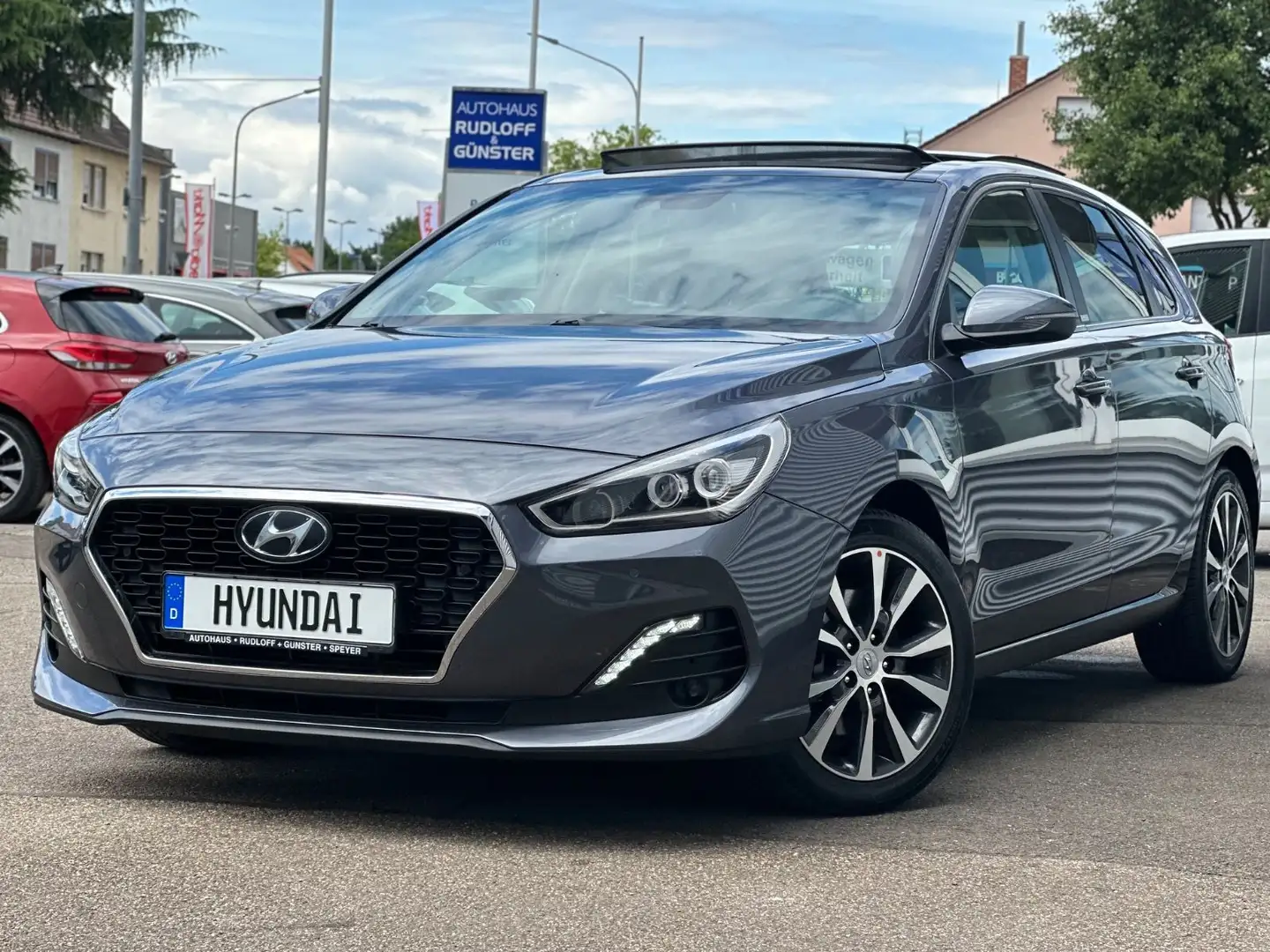 Hyundai i30 1,4 AT NAV/PANO/SHZ/LED/CAM/ACC/KEYLE./GARA. Grau - 1
