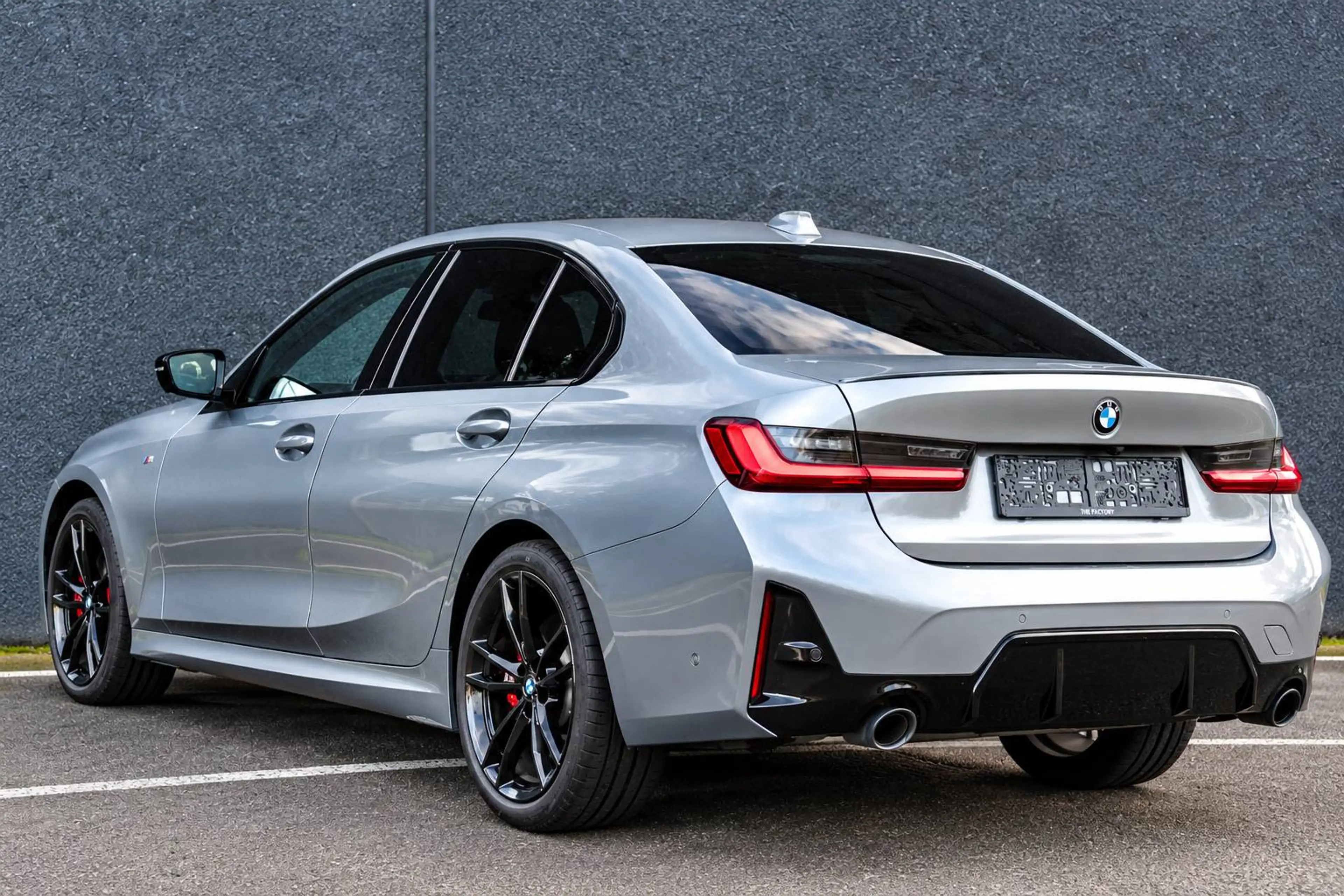 BMW 318 M Sport Pro | 1e Eig. | 19” 791M | Rode M Remmen | Shadow Line | Comfort Access — photo 3