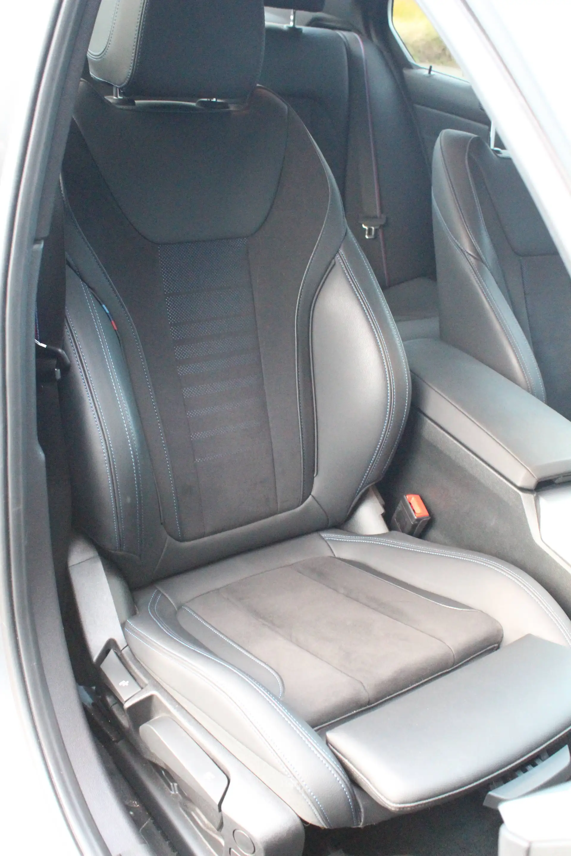 BMW 318 M Sport Pro | 1e Eig. | 19” 791M | Rode M Remmen | Shadow Line | Comfort Access — photo 11