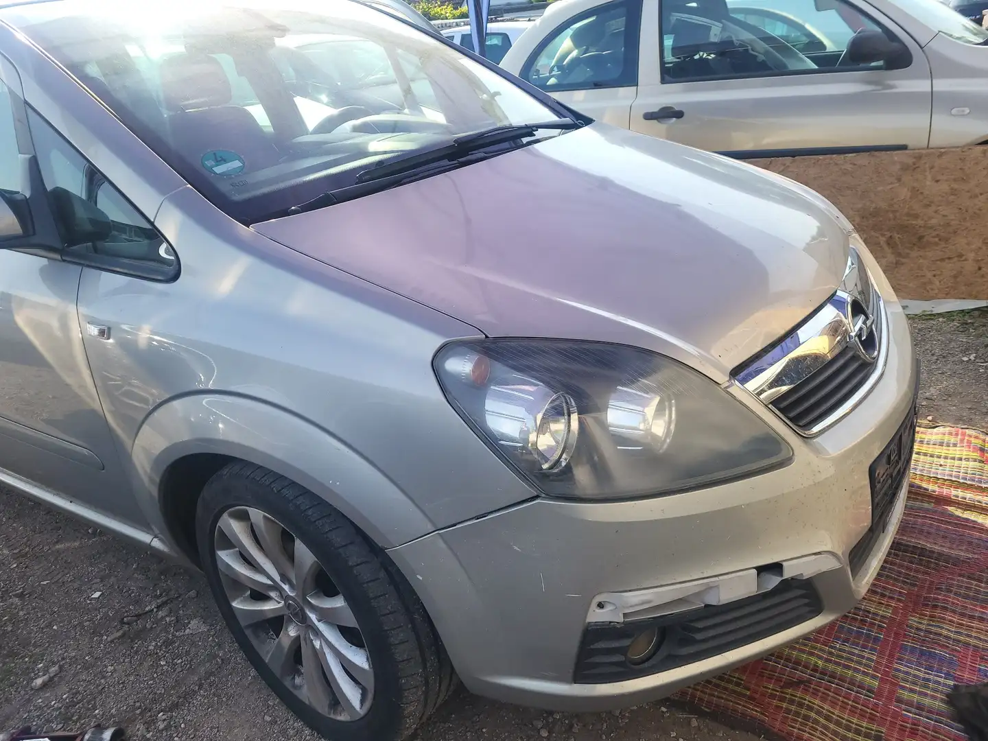 Opel Zafira 1.9 CDTI Automatik Grau - 1