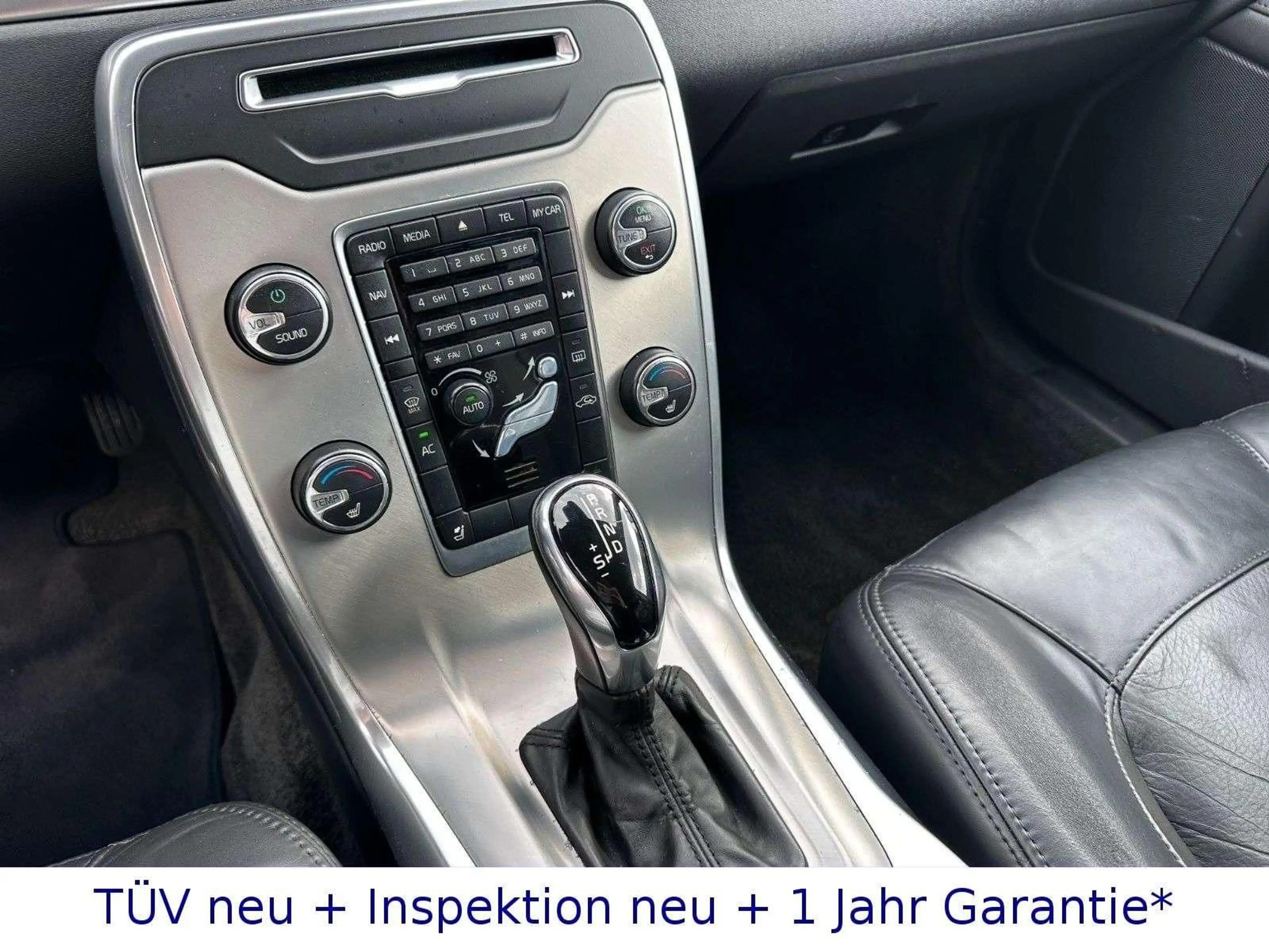 Volvo V70 2,4 D5 + Autom + Xenon + Navi + Leder + PDC — photo 4