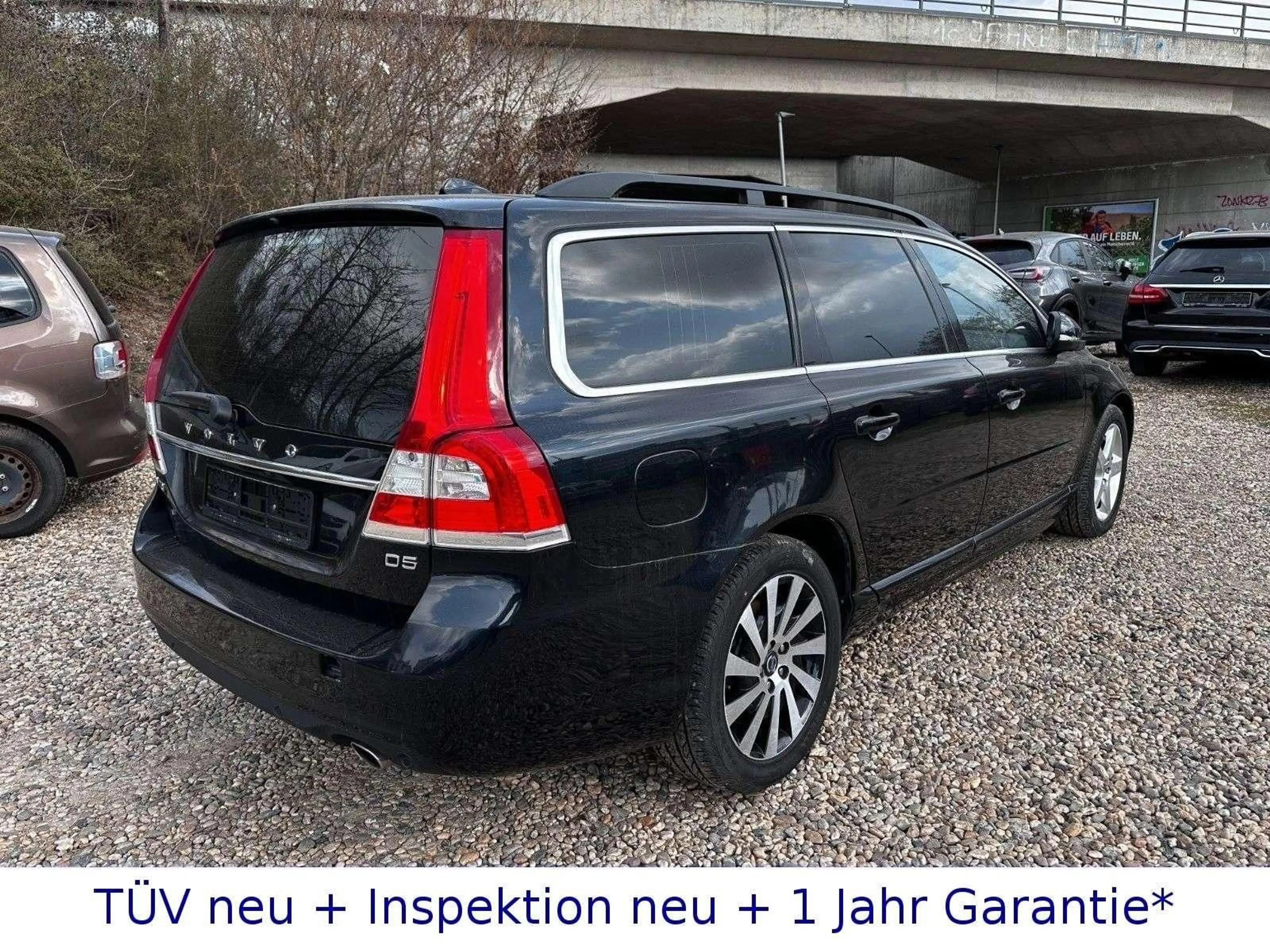 Volvo V70 2,4 D5 + Autom + Xenon + Navi + Leder + PDC — photo 14