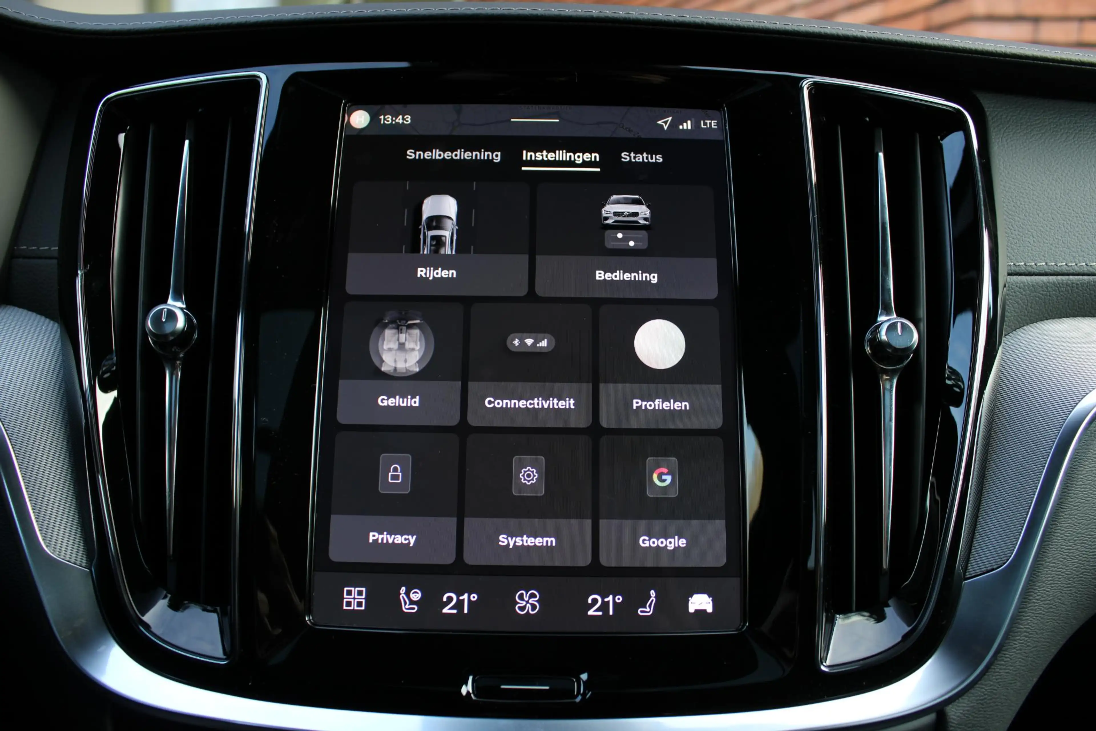 Volvo V60 2.0 T6 Plug-in hybrid AWD Ultra Dark | Panoramisch — photo 11