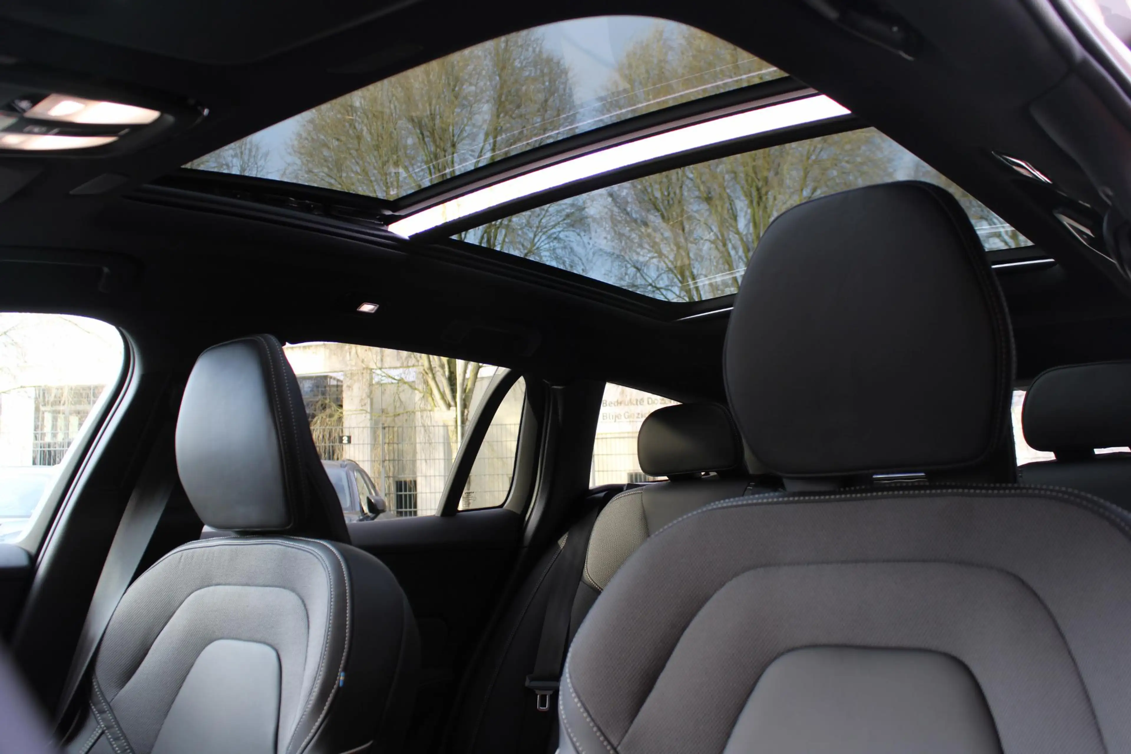 Volvo V60 2.0 T6 Plug-in hybrid AWD Ultra Dark | Panoramisch — photo 13