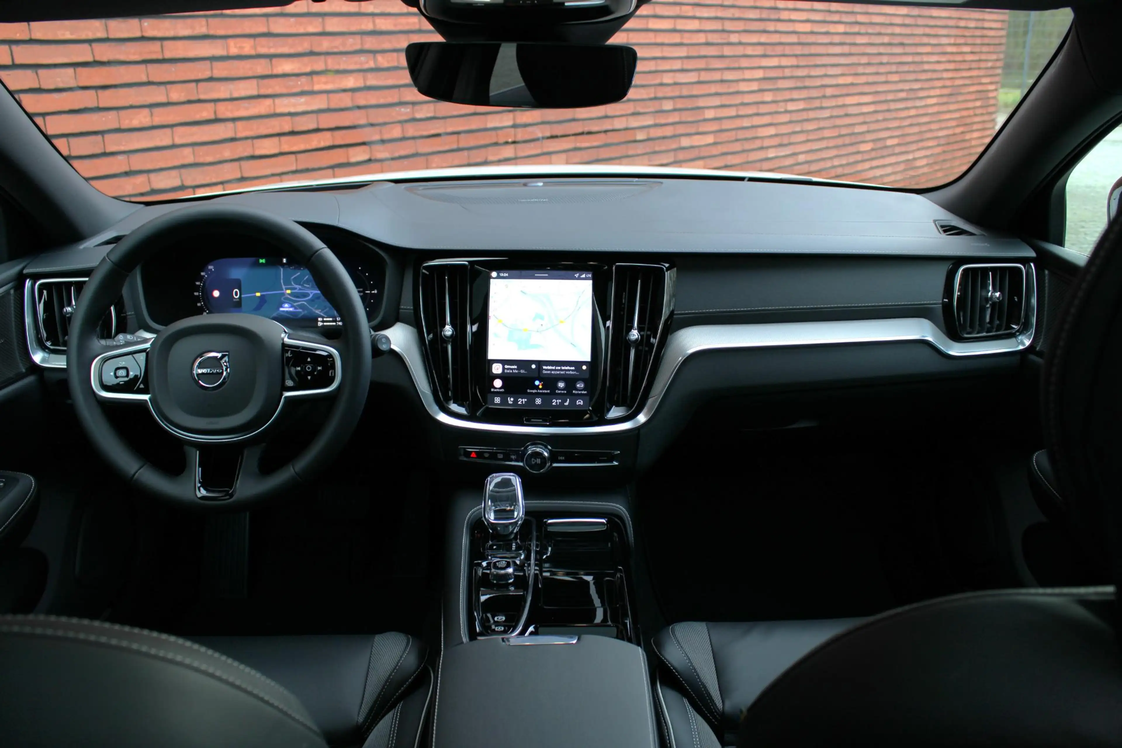 Volvo V60 2.0 T6 Plug-in hybrid AWD Ultra Dark | Panoramisch — photo 4