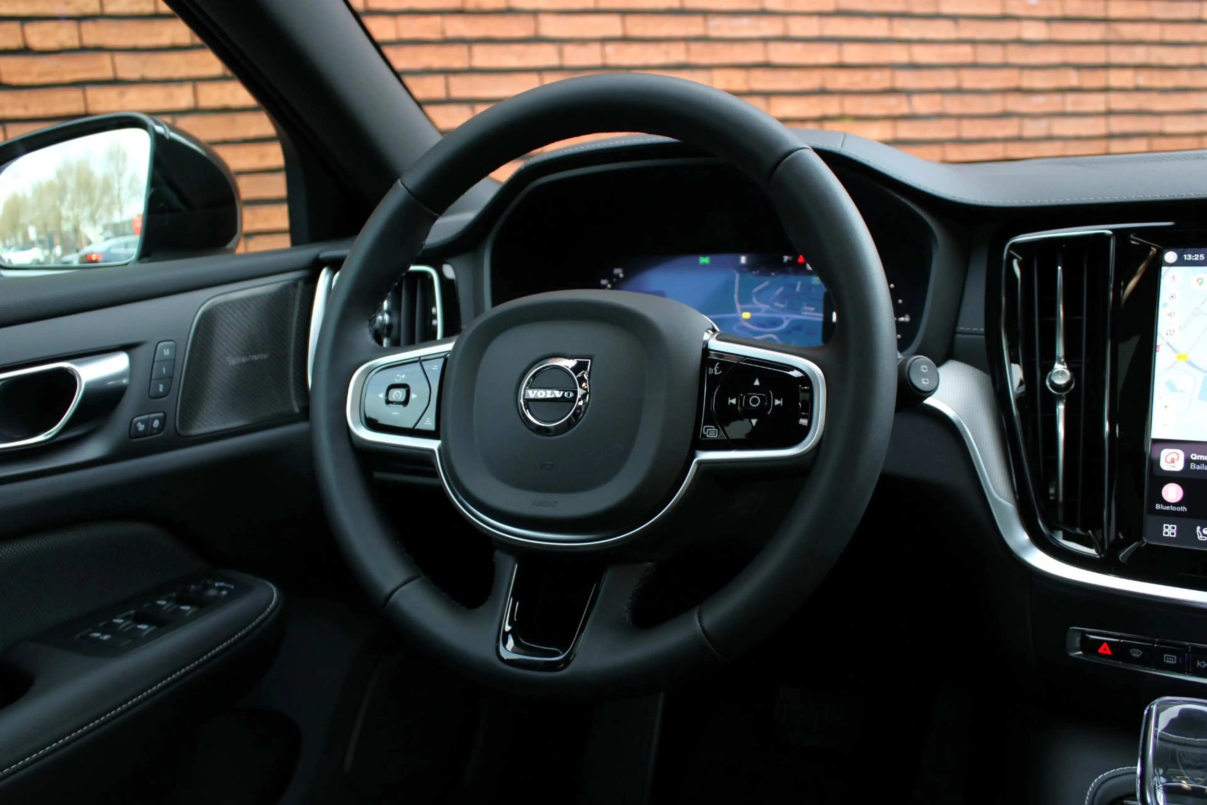Volvo V60 2.0 T6 Plug-in hybrid AWD Ultra Dark | Panoramisch — photo 5