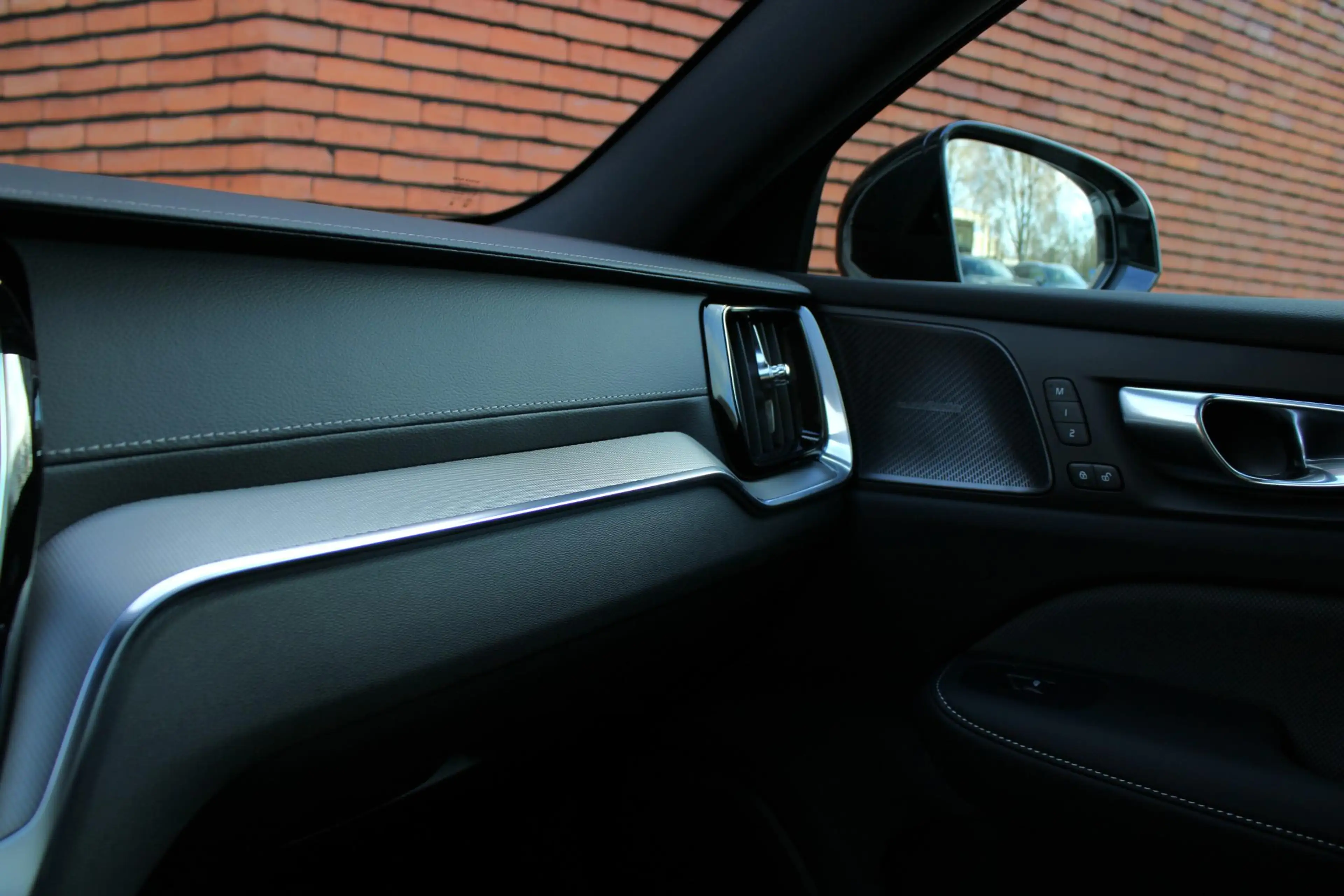 Volvo V60 2.0 T6 Plug-in hybrid AWD Ultra Dark | Panoramisch — photo 14