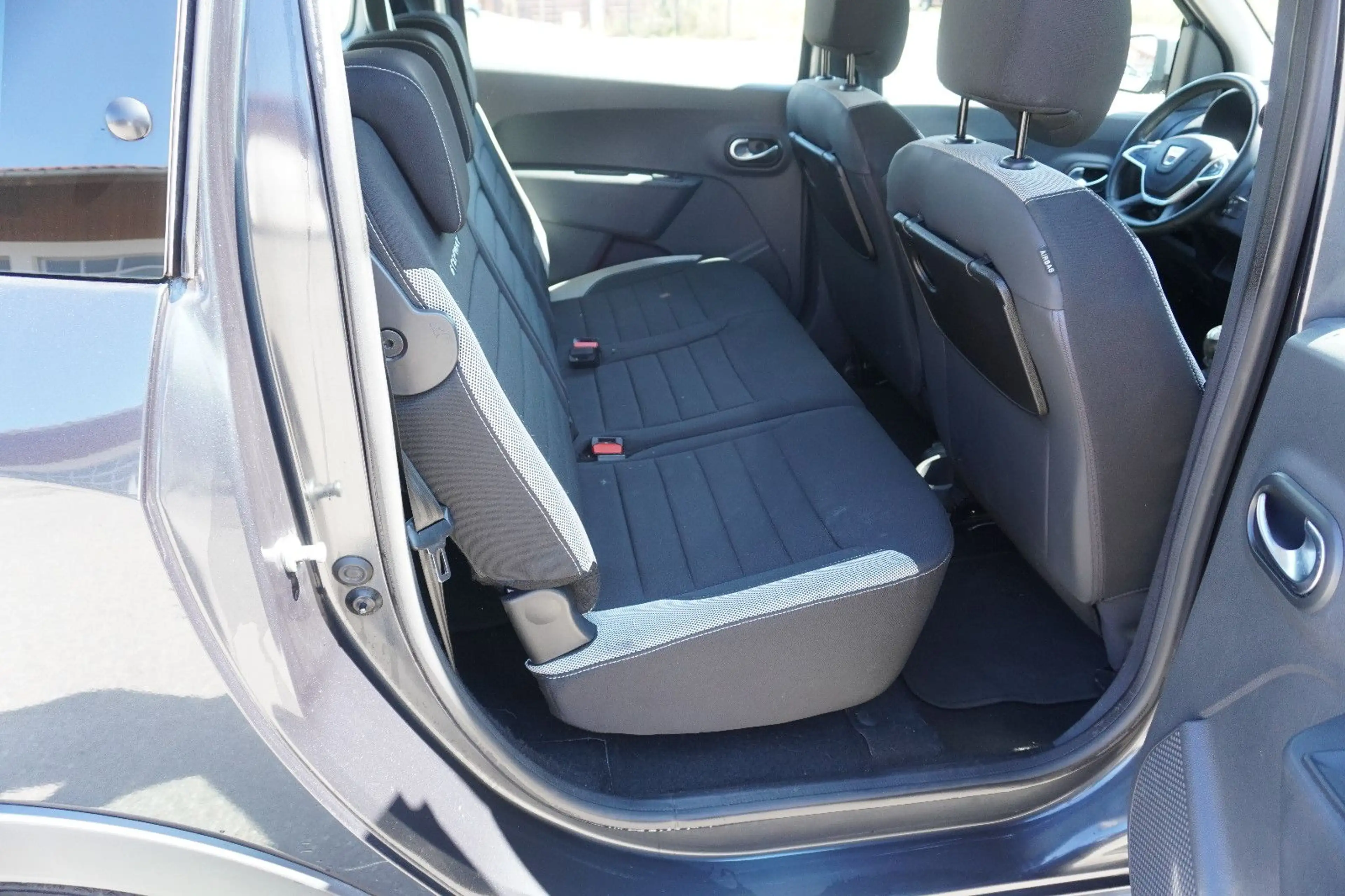 Dacia Lodgy Stepway 7 Sitzer NAV CAM Sitzhzg 1.Hand — photo 13