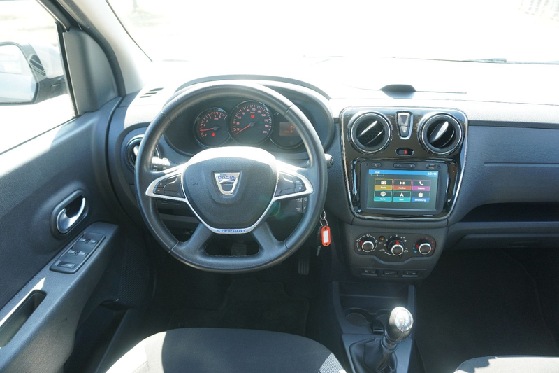Dacia Lodgy Stepway 7 Sitzer NAV CAM Sitzhzg 1.Hand — photo 9
